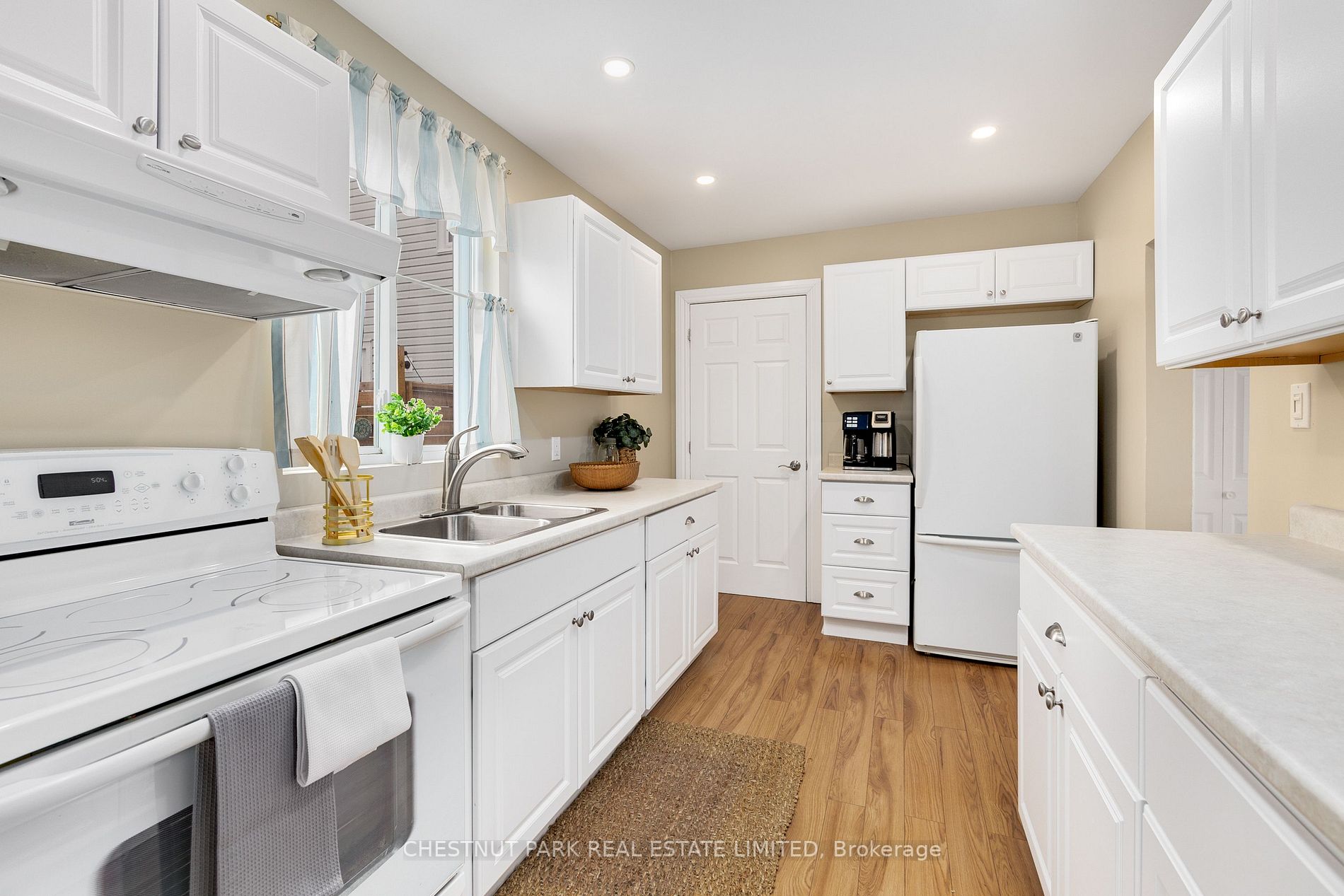 64 Picton Main St