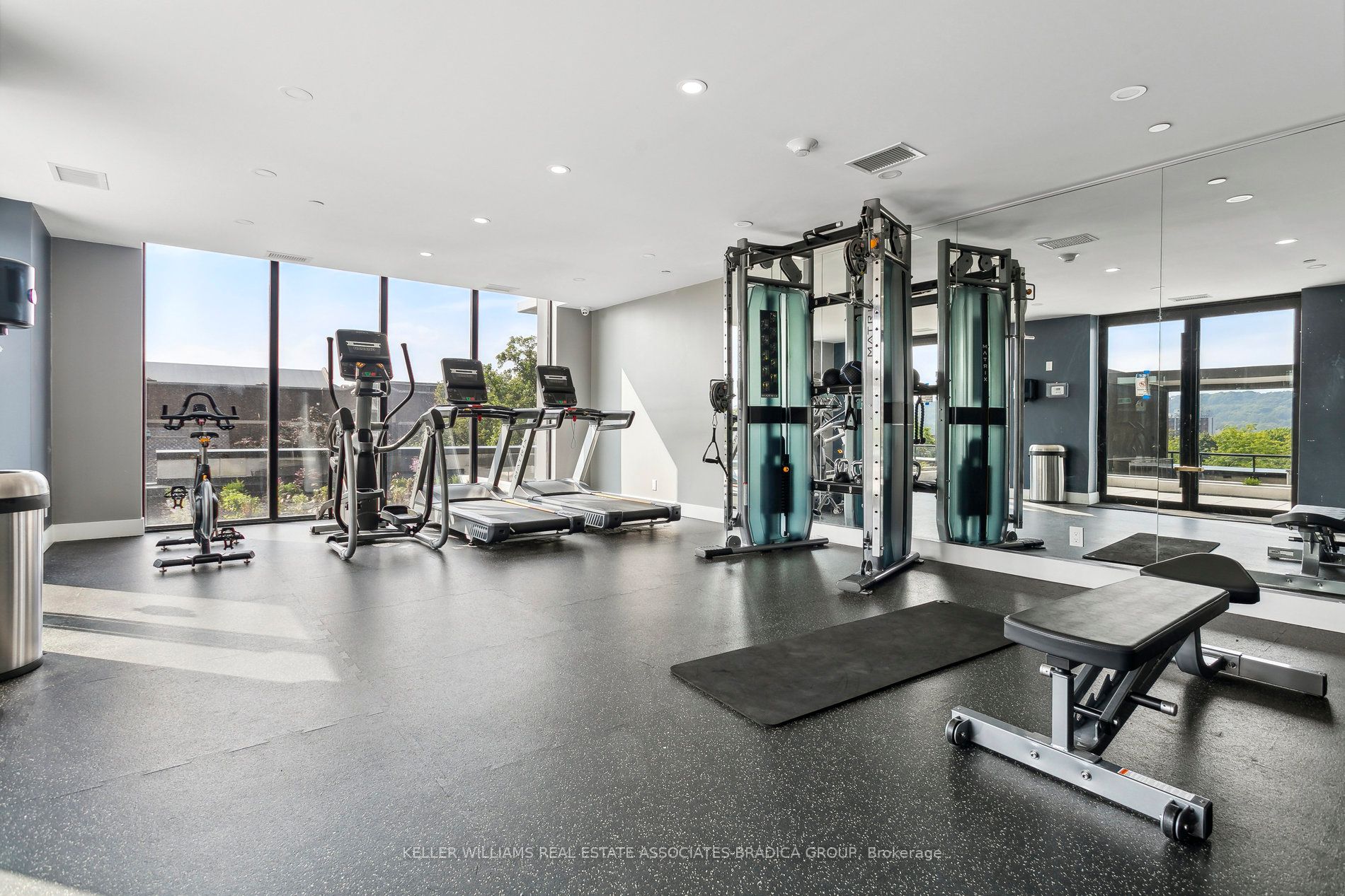 15 Queen Street S, #1507