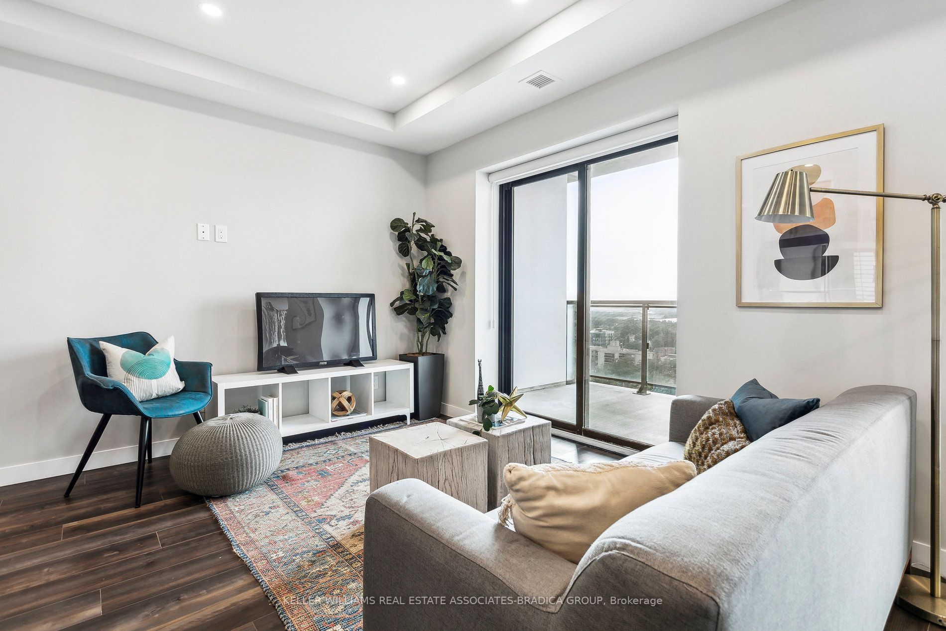 15 Queen Street S, #1507