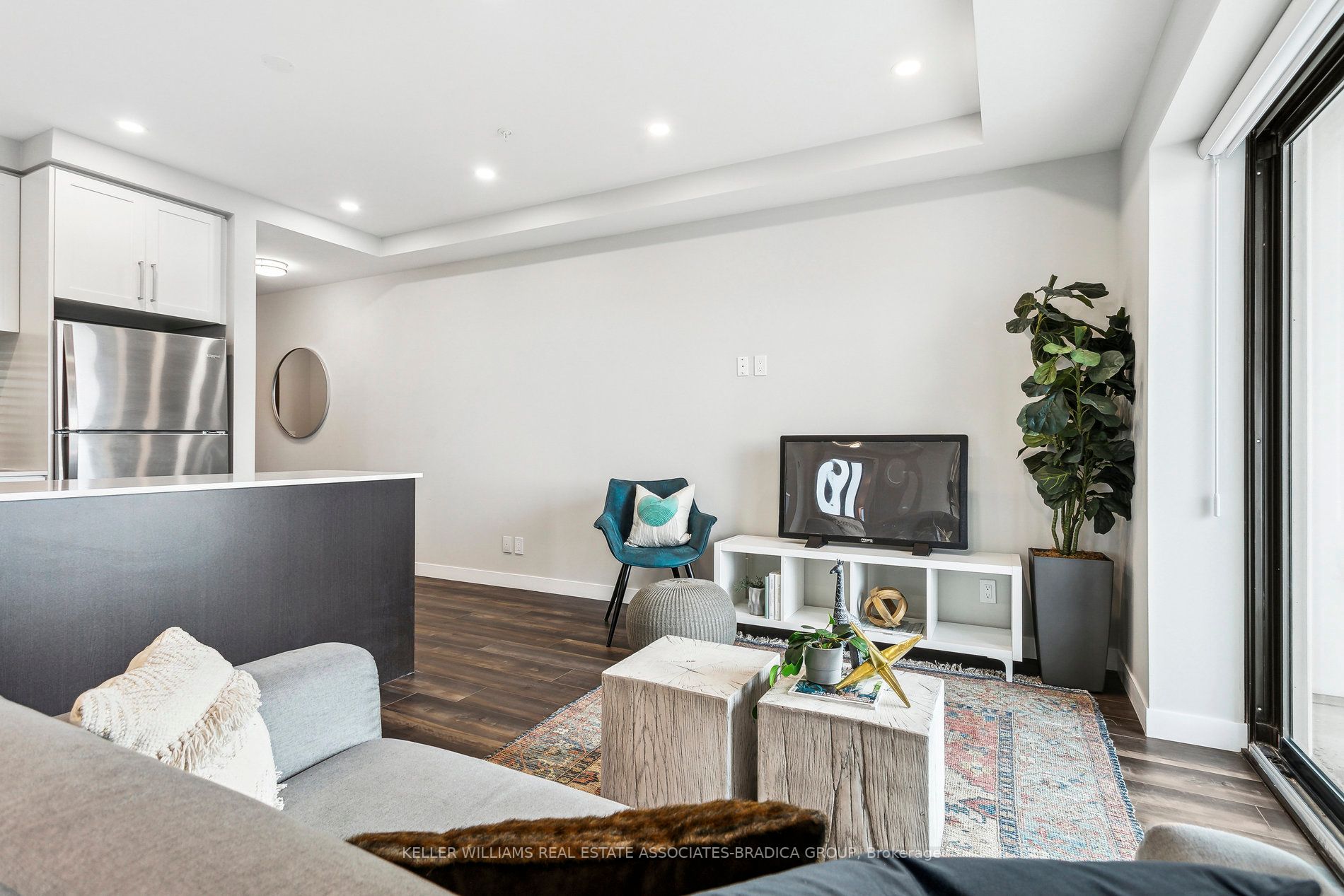 15 Queen Street S, #1507