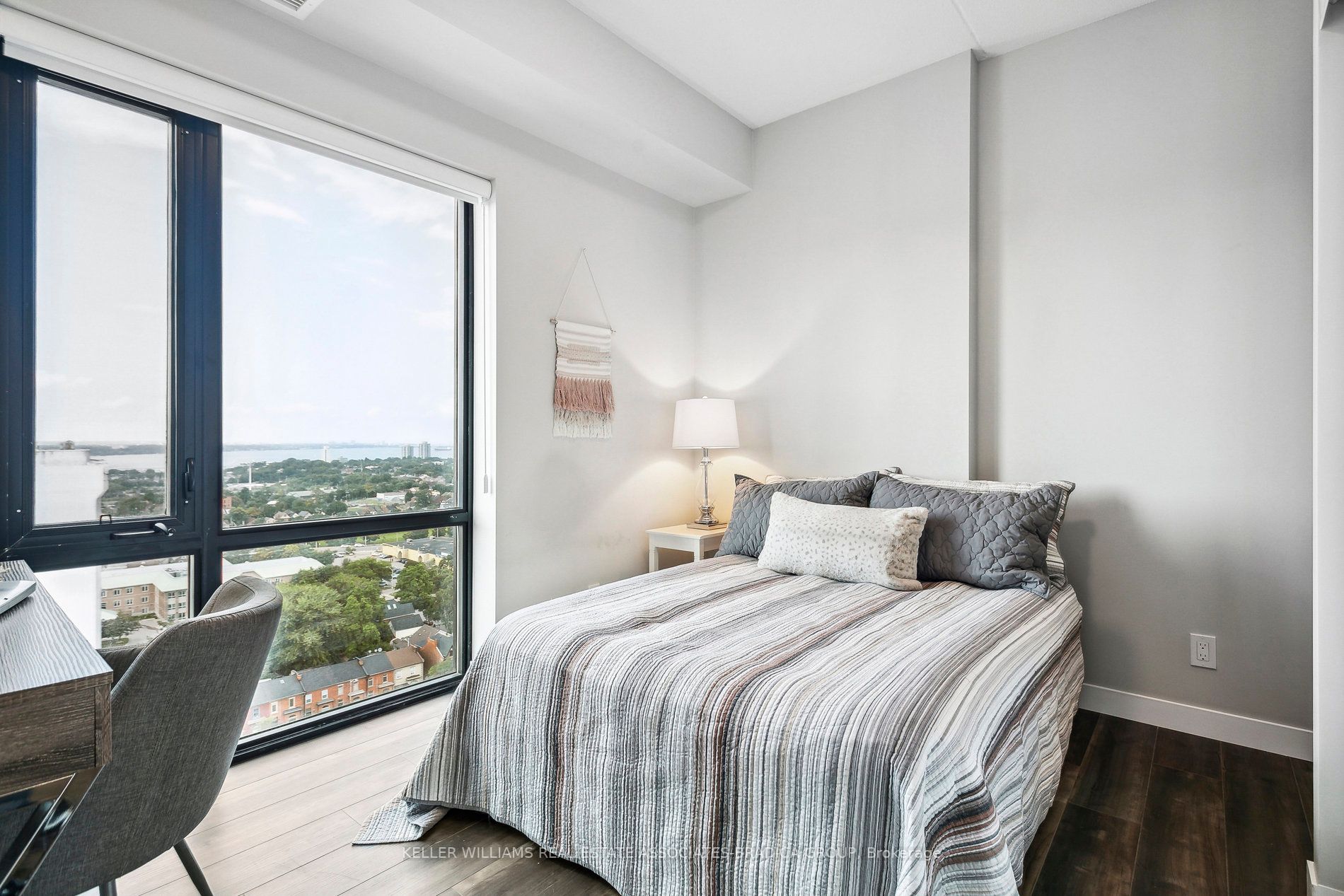 15 Queen Street S, #1507