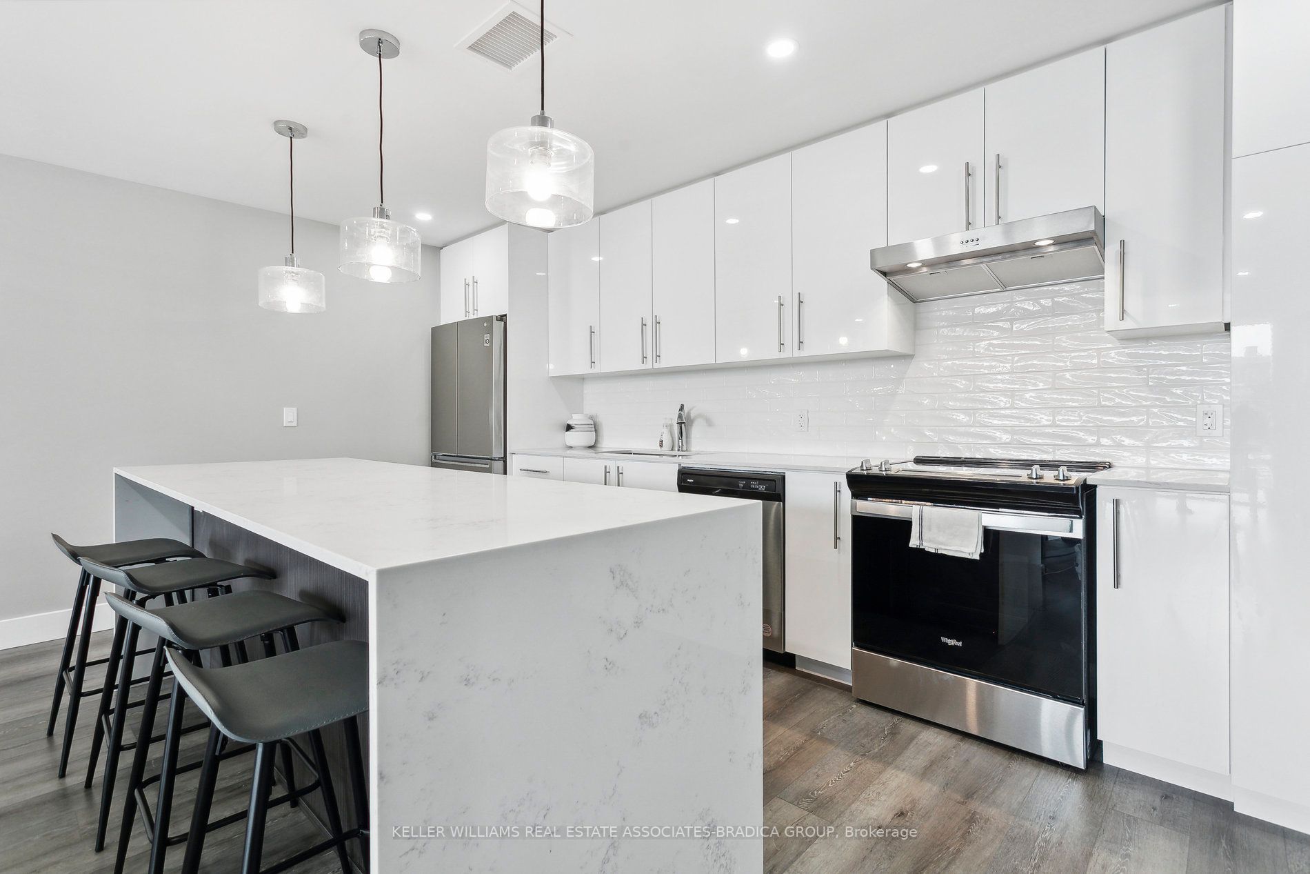 15 Queen Street S, #1507
