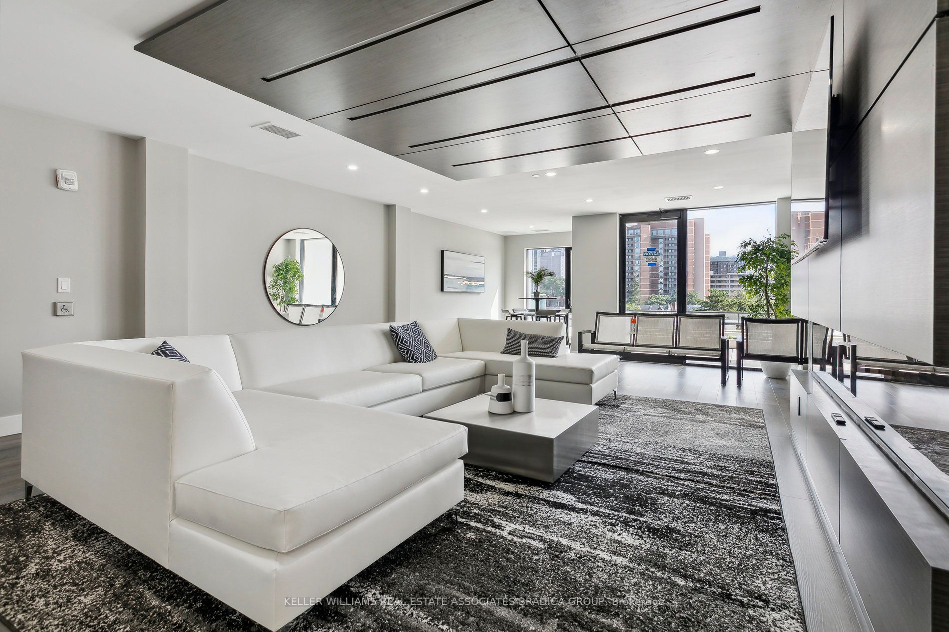 15 Queen Street S, #1507