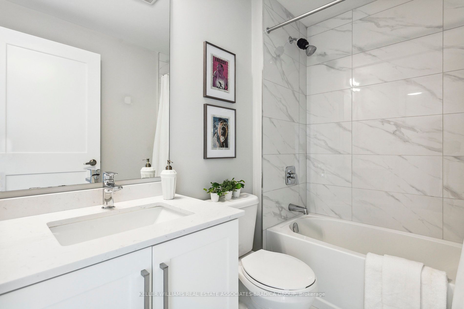 15 Queen Street S, #1507