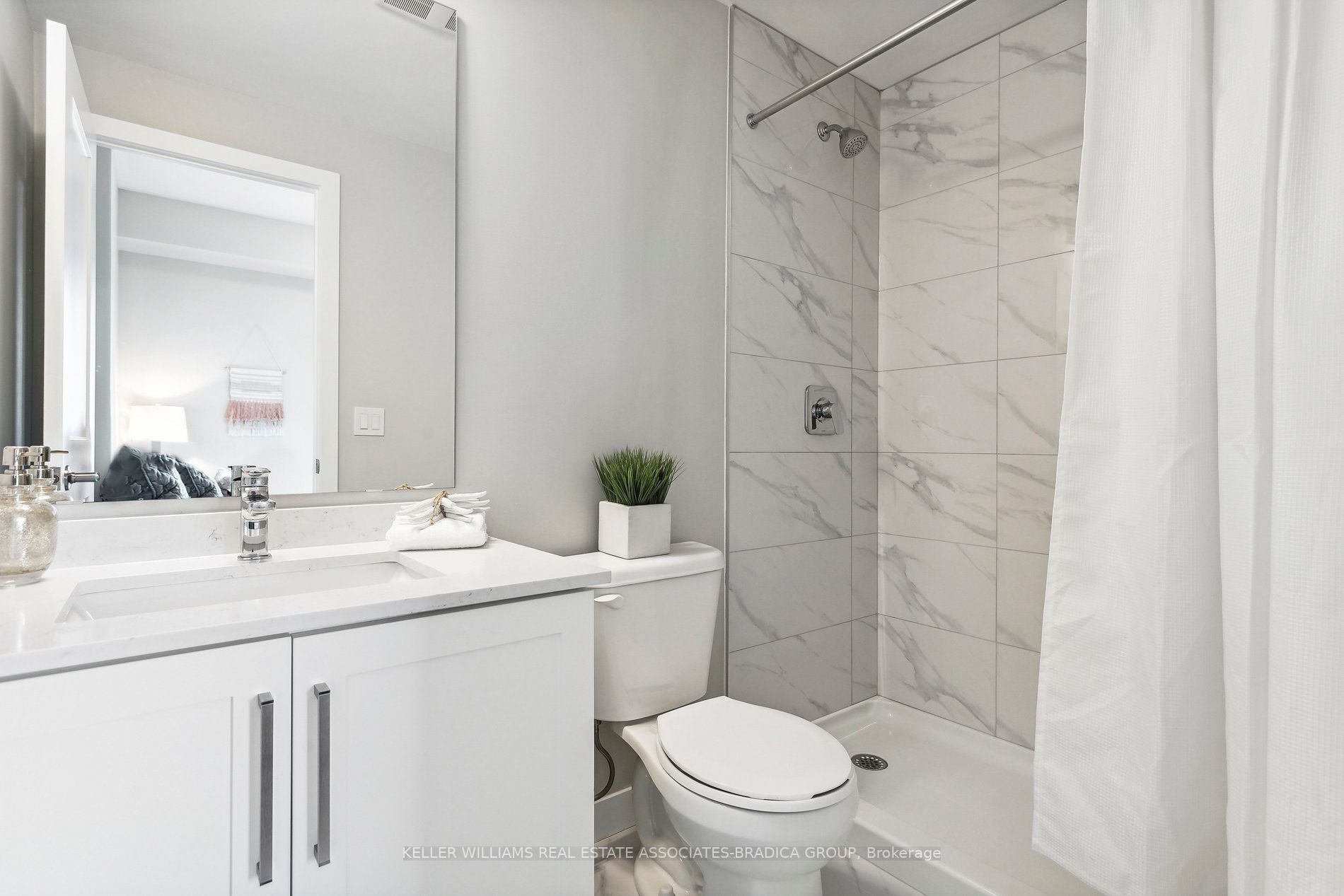 15 Queen Street S, #1507