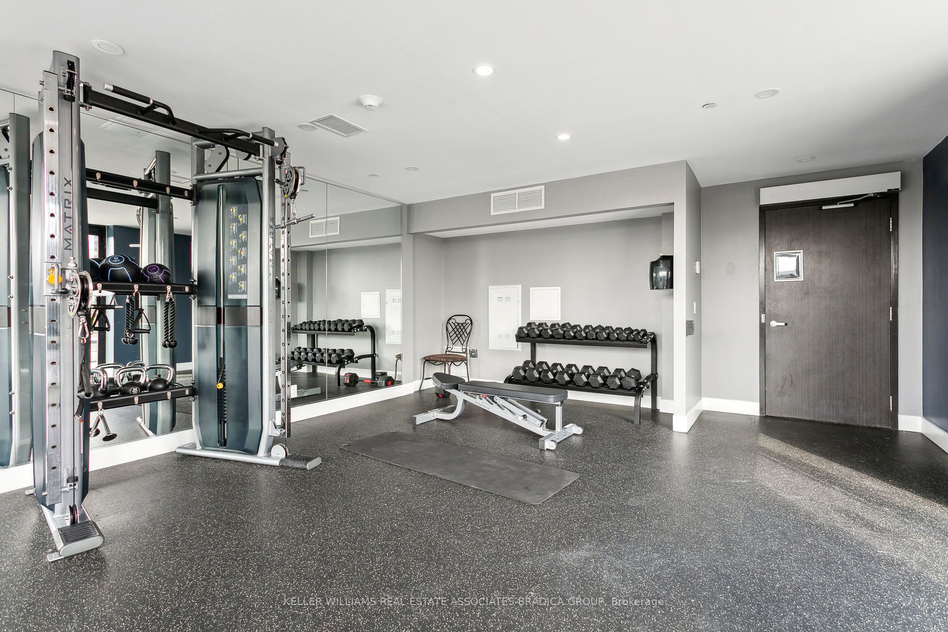 15 Queen Street S, #1507
