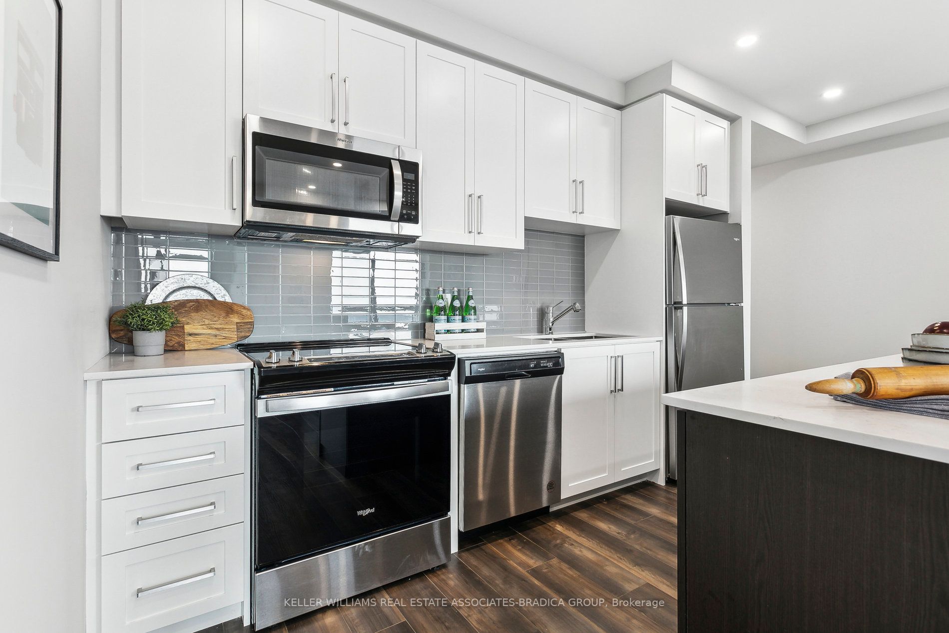 15 Queen Street S, #1507