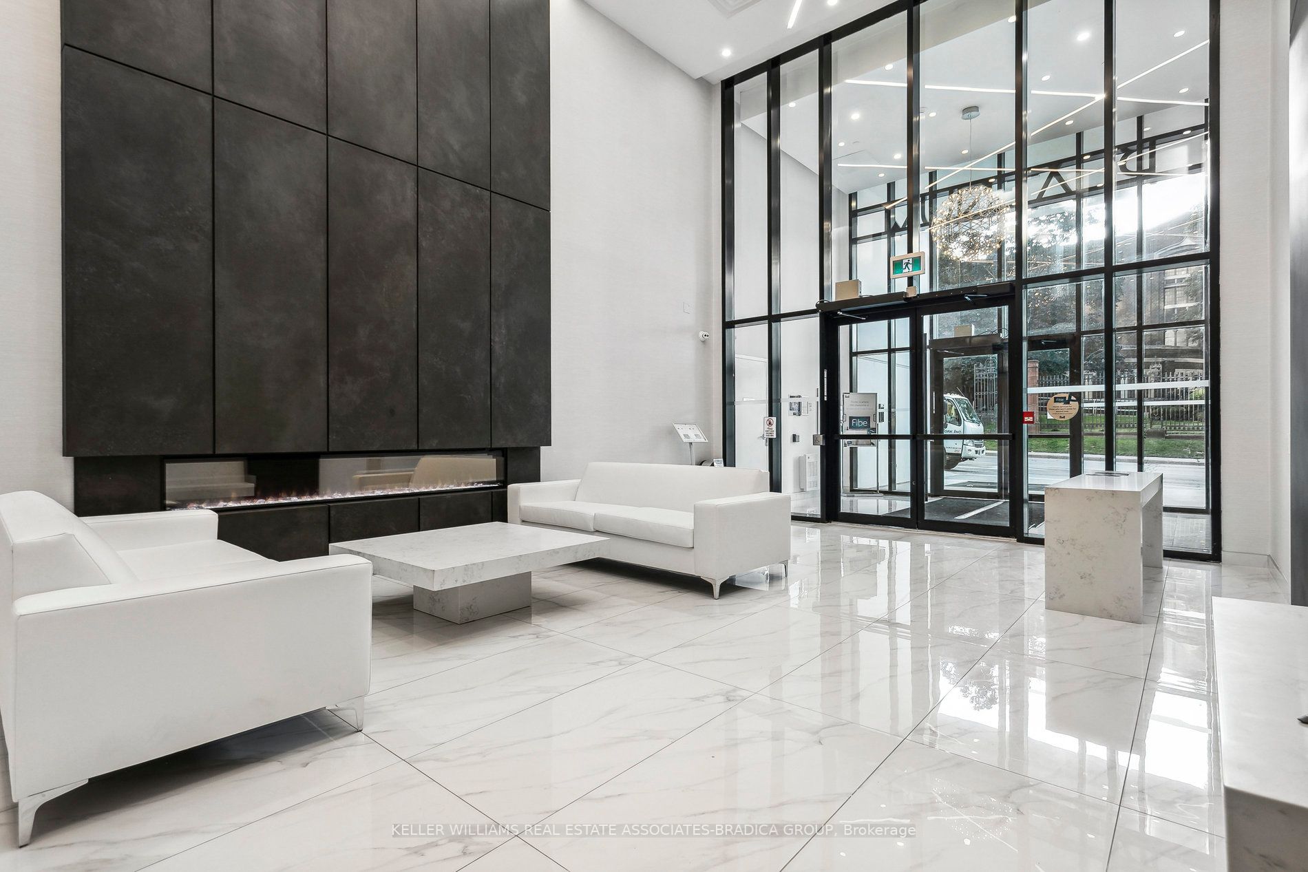 15 Queen Street S, #1507