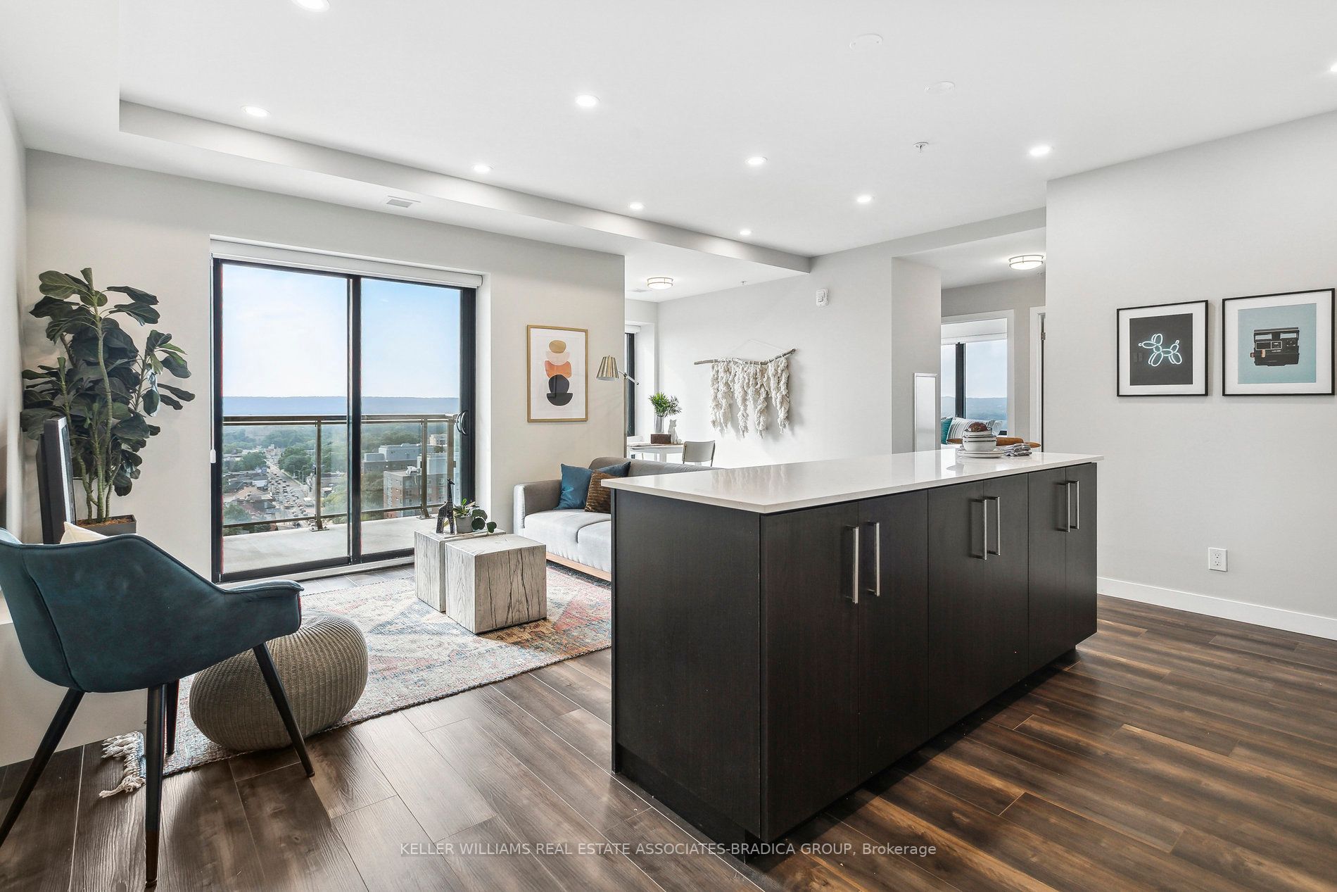 15 Queen Street S, #1507