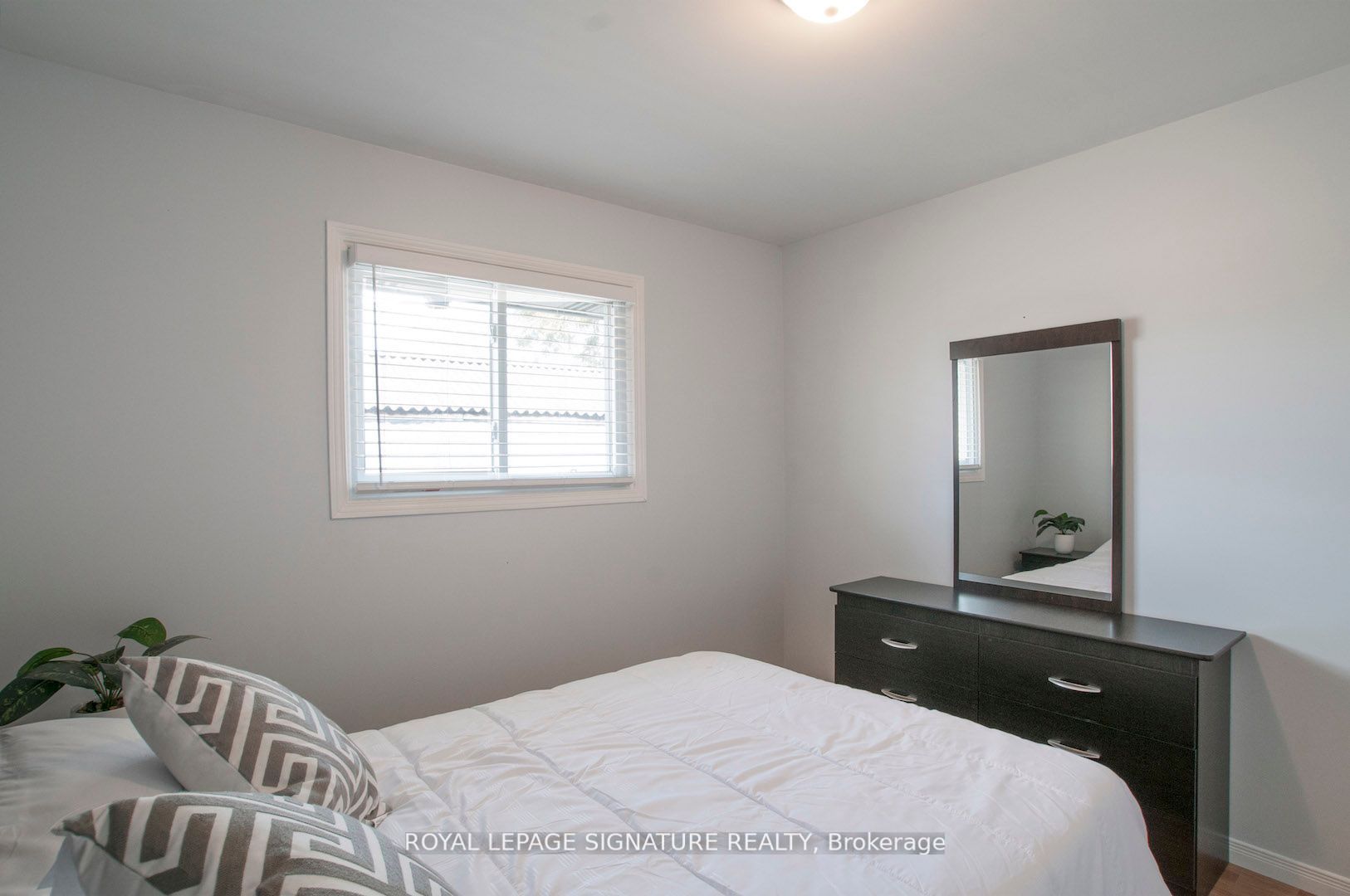 1071B Lakeside Dr