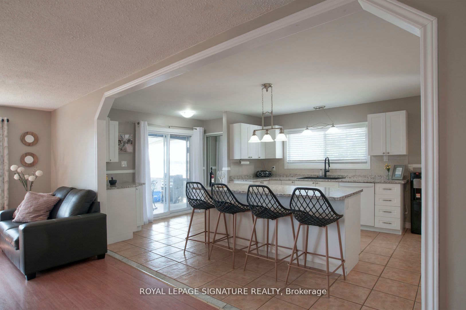 1071B Lakeside Dr