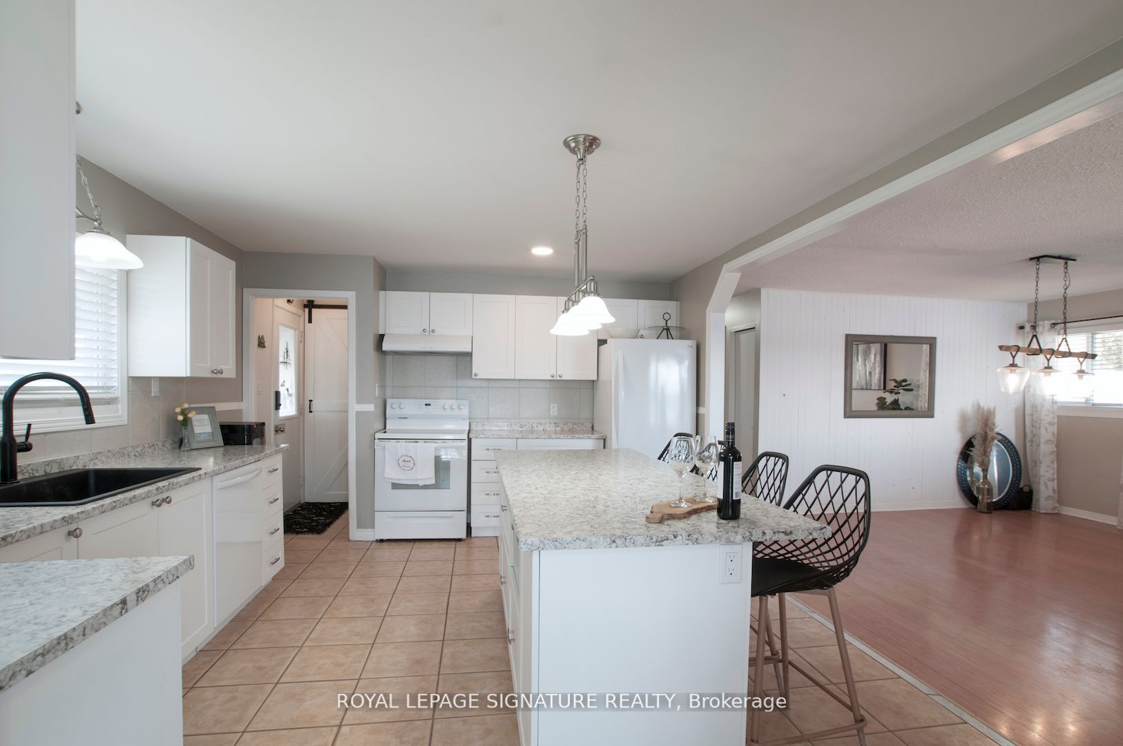 1071B Lakeside Dr