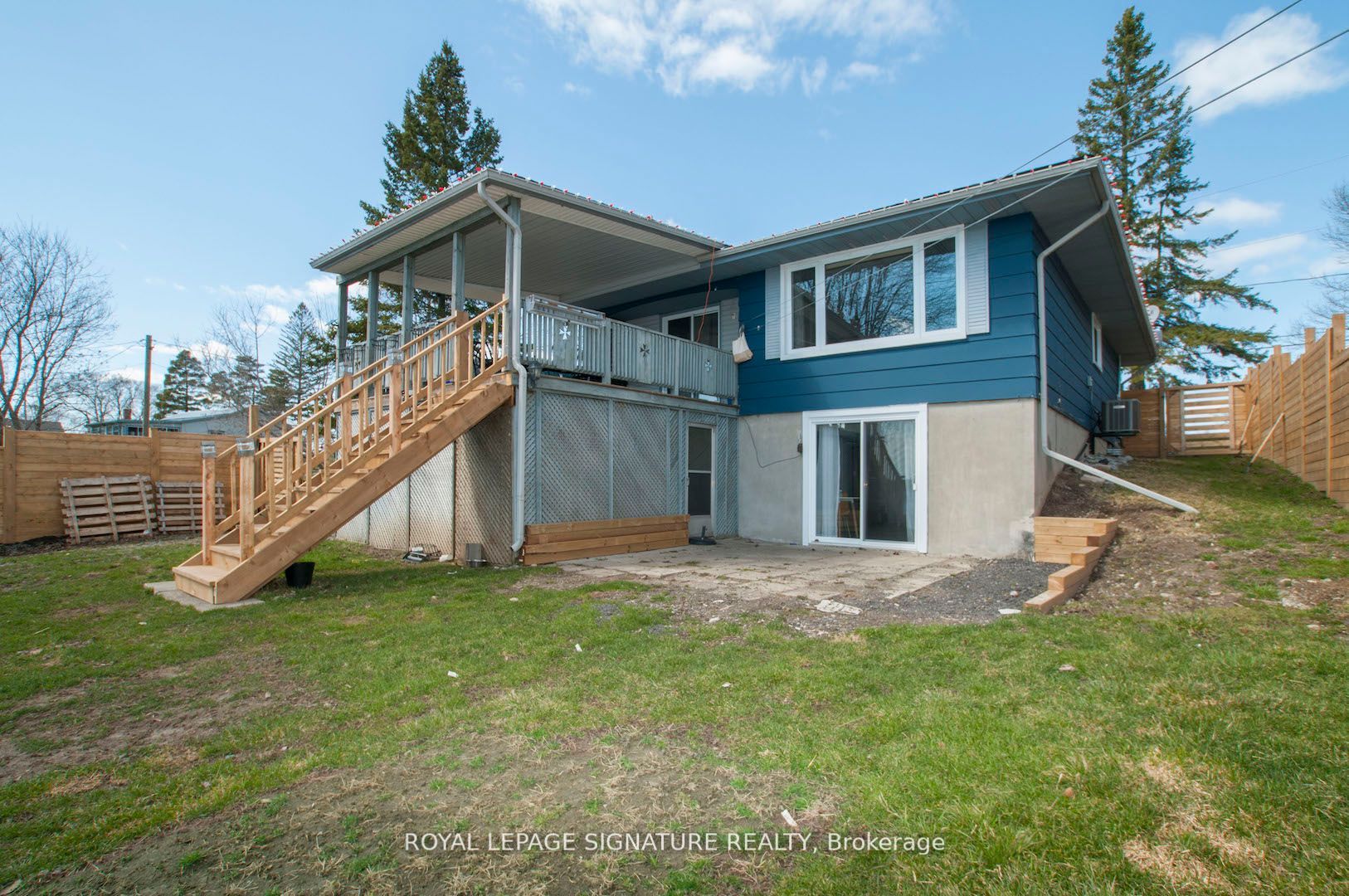 1071B Lakeside Dr
