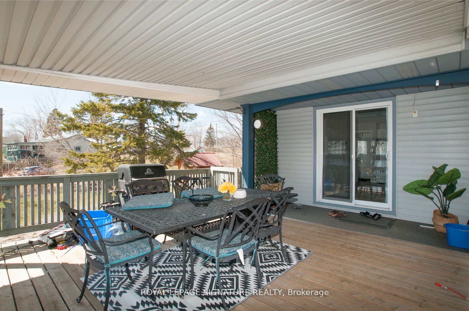 1071B Lakeside Dr