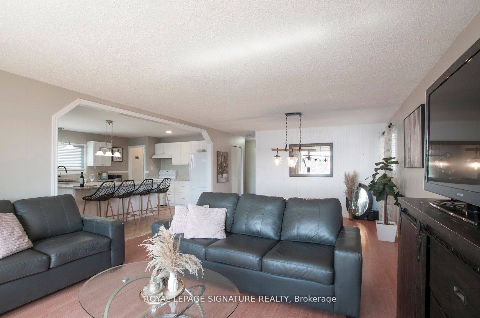 1071B Lakeside Dr