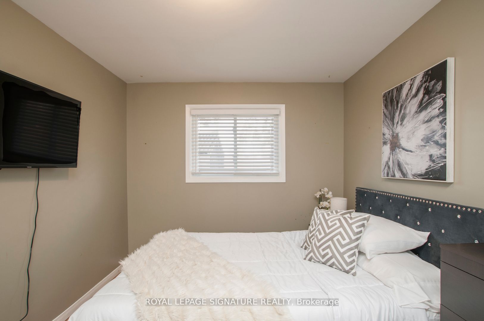 1071B Lakeside Dr