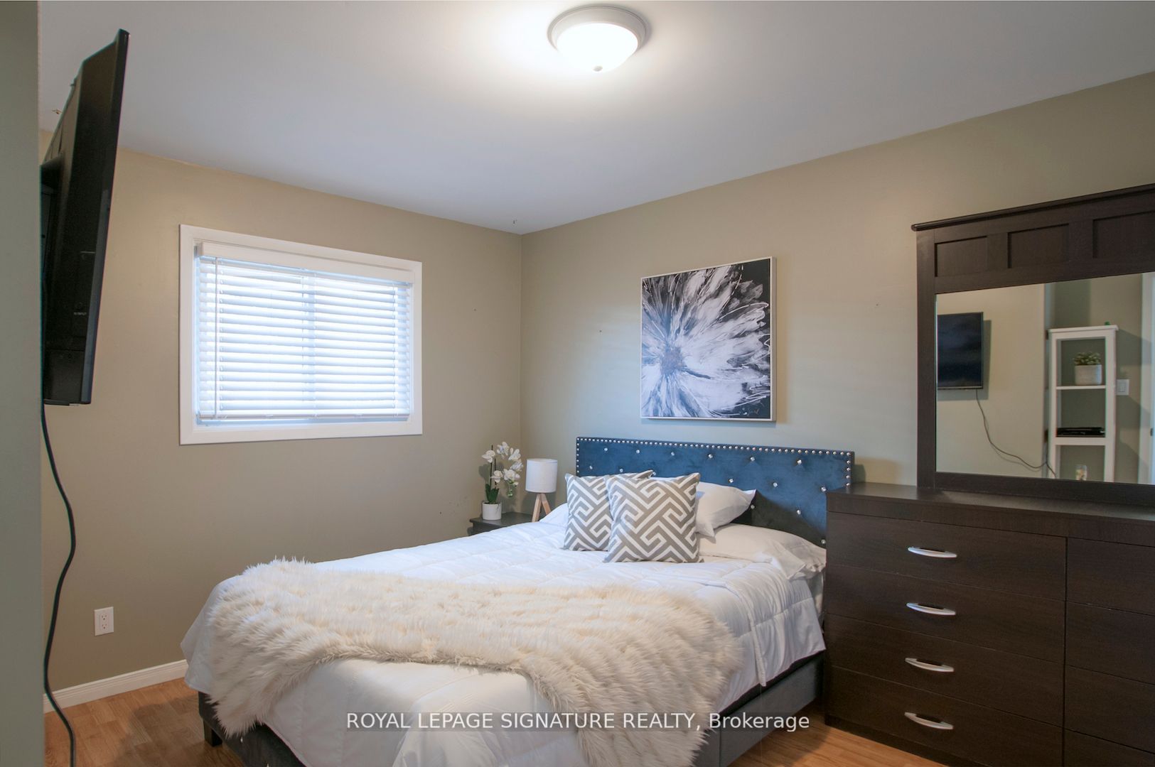 1071B Lakeside Dr