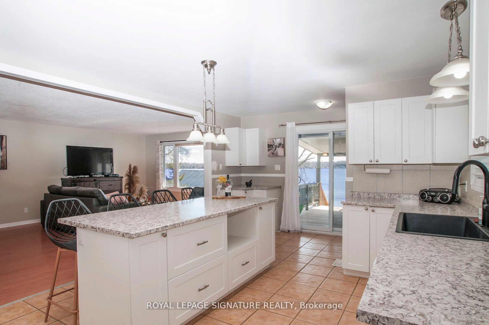 1071B Lakeside Dr