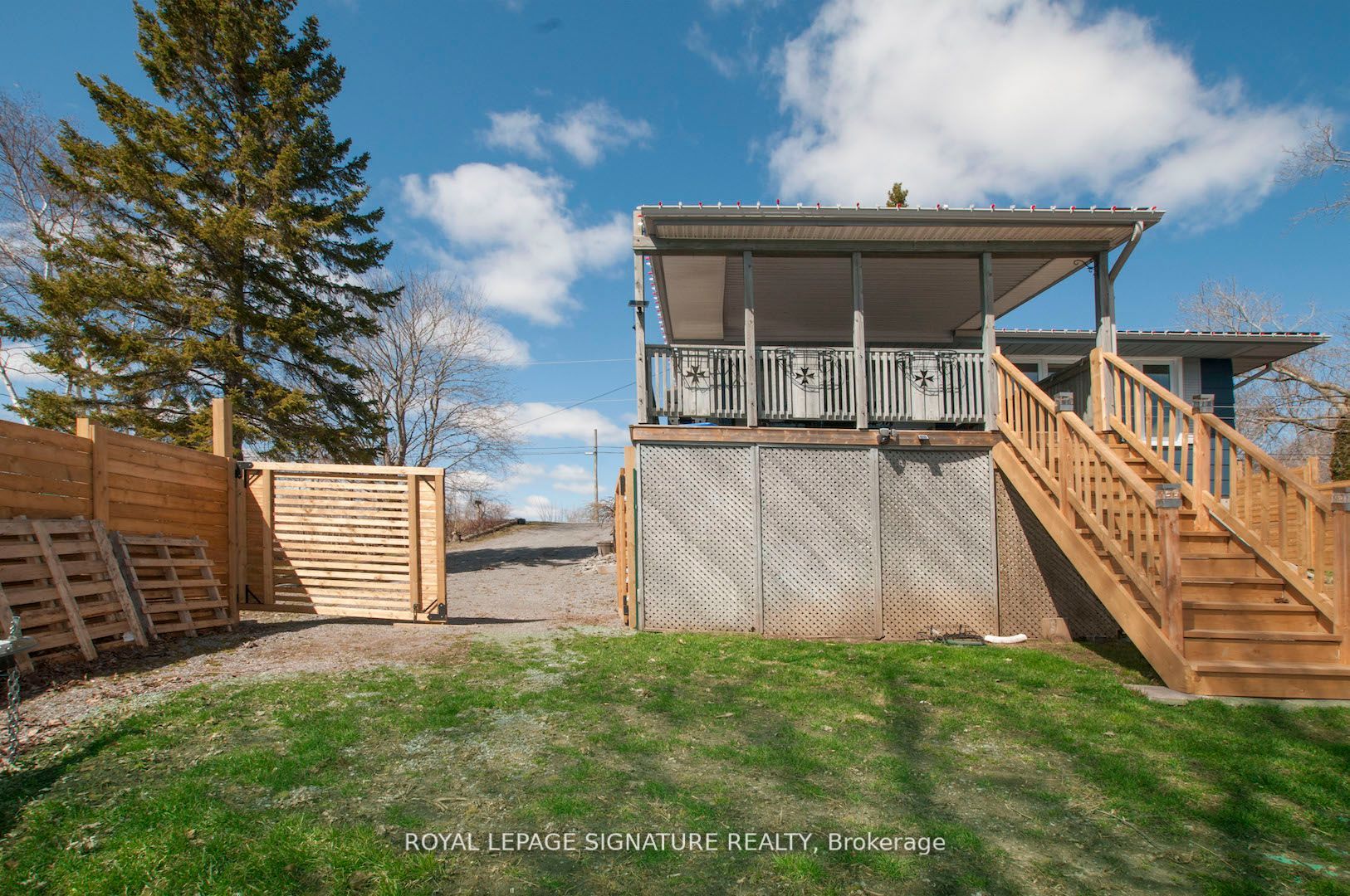 1071B Lakeside Dr