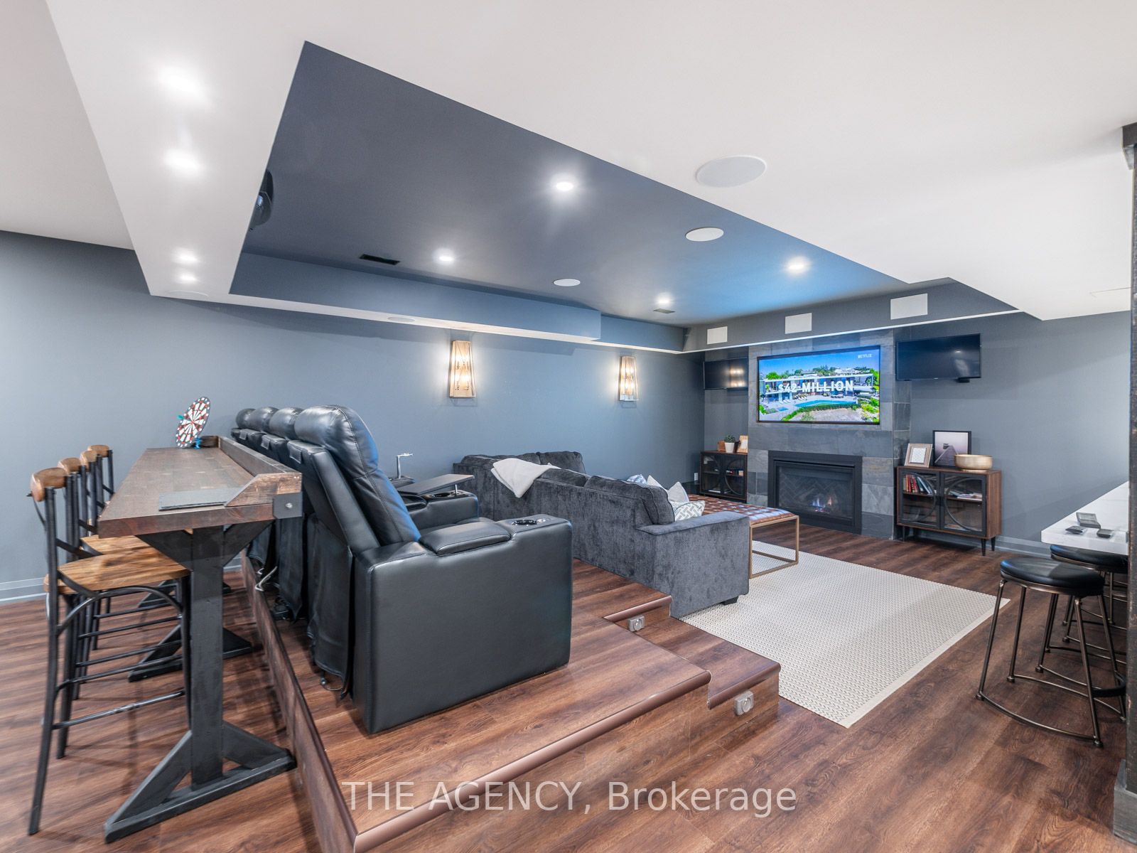 643 Regal Pl