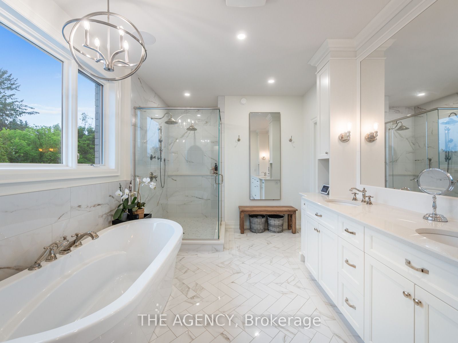 643 Regal Pl