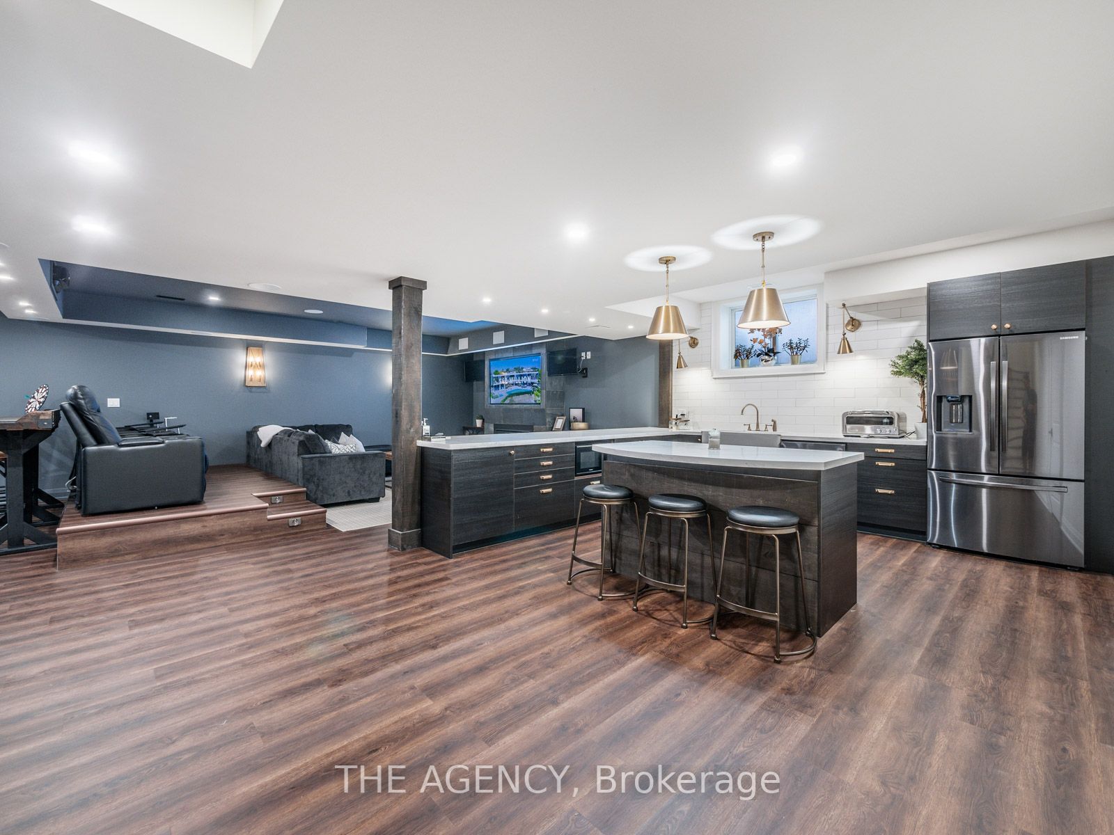643 Regal Pl