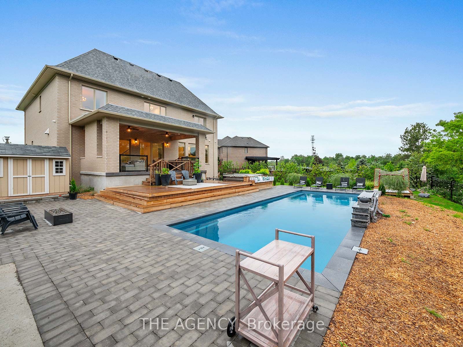 643 Regal Pl