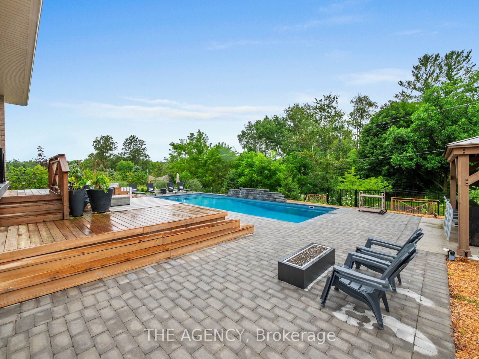 643 Regal Pl