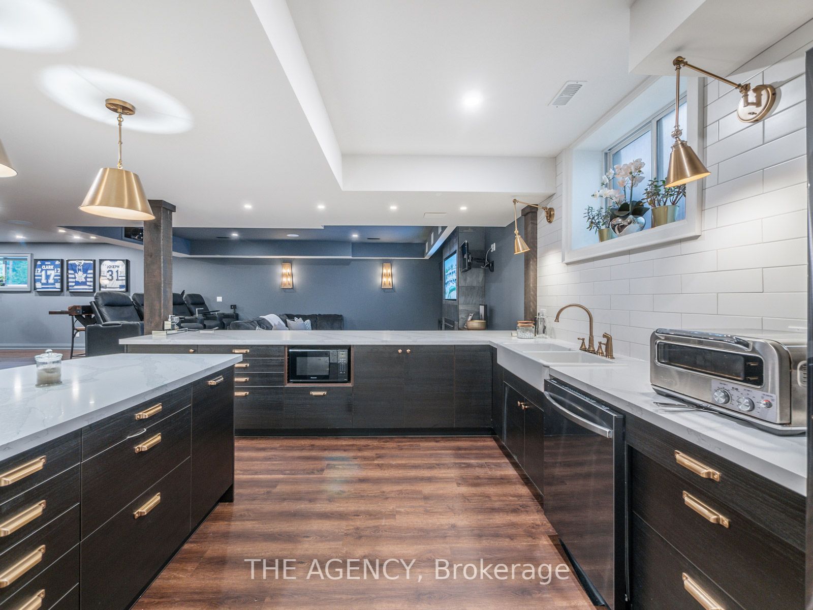 643 Regal Pl