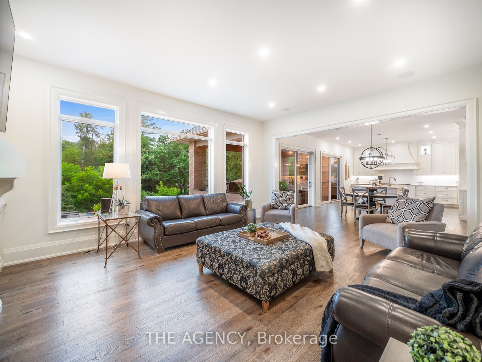 643 Regal Pl