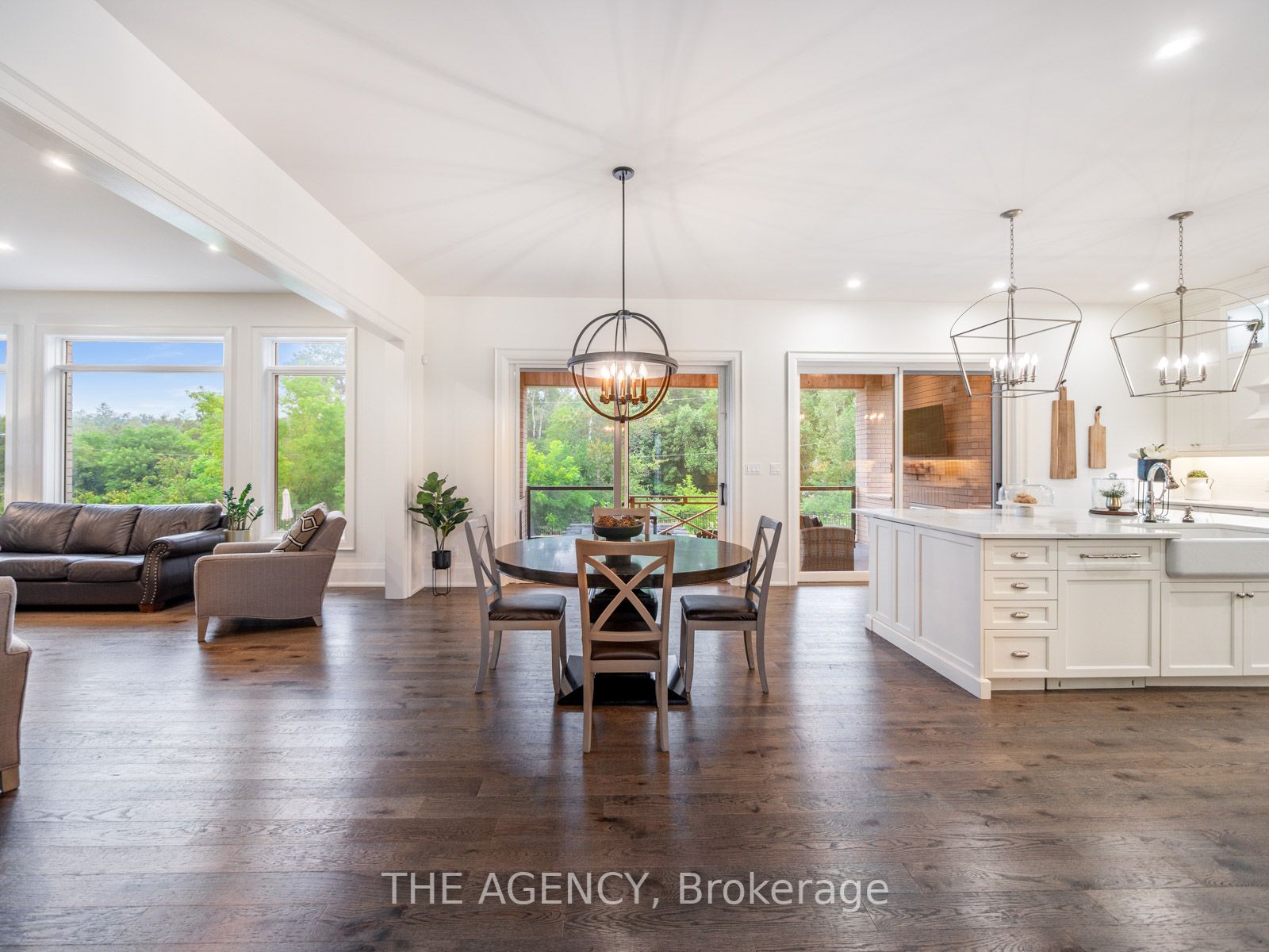 643 Regal Pl