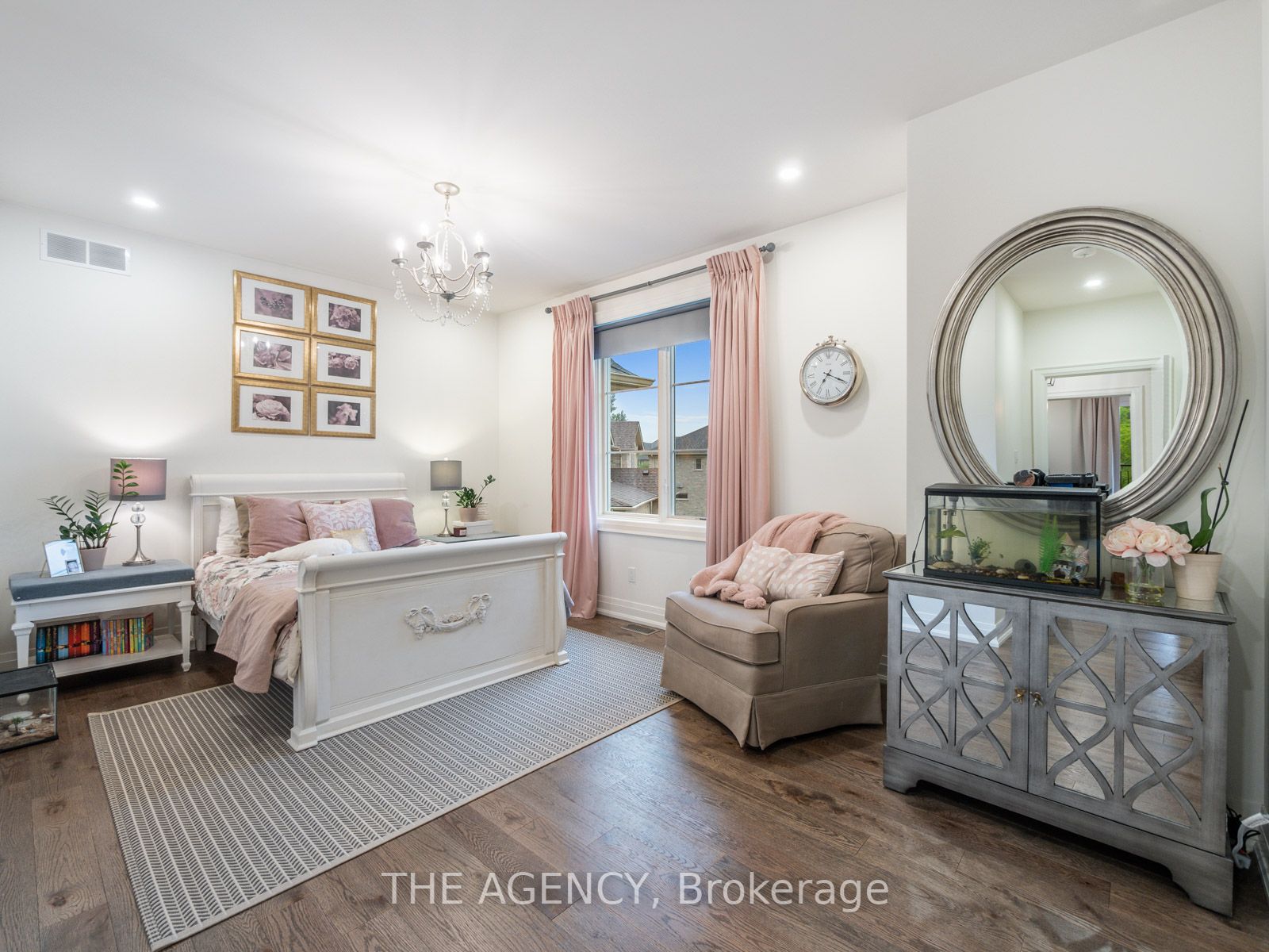 643 Regal Pl
