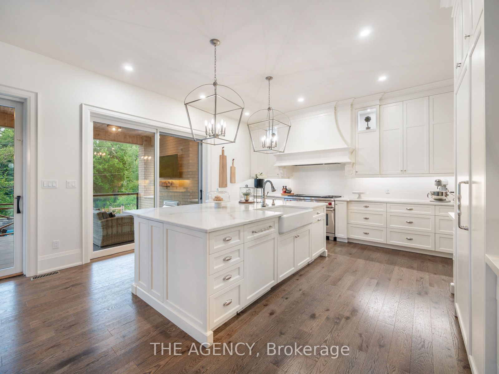 643 Regal Pl