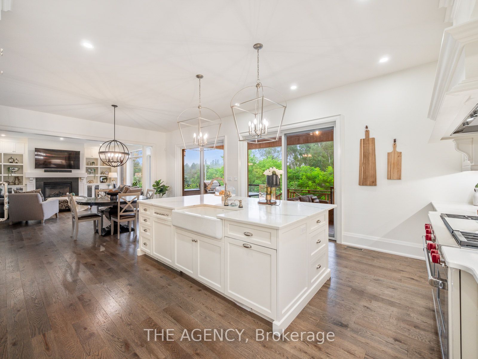 643 Regal Pl
