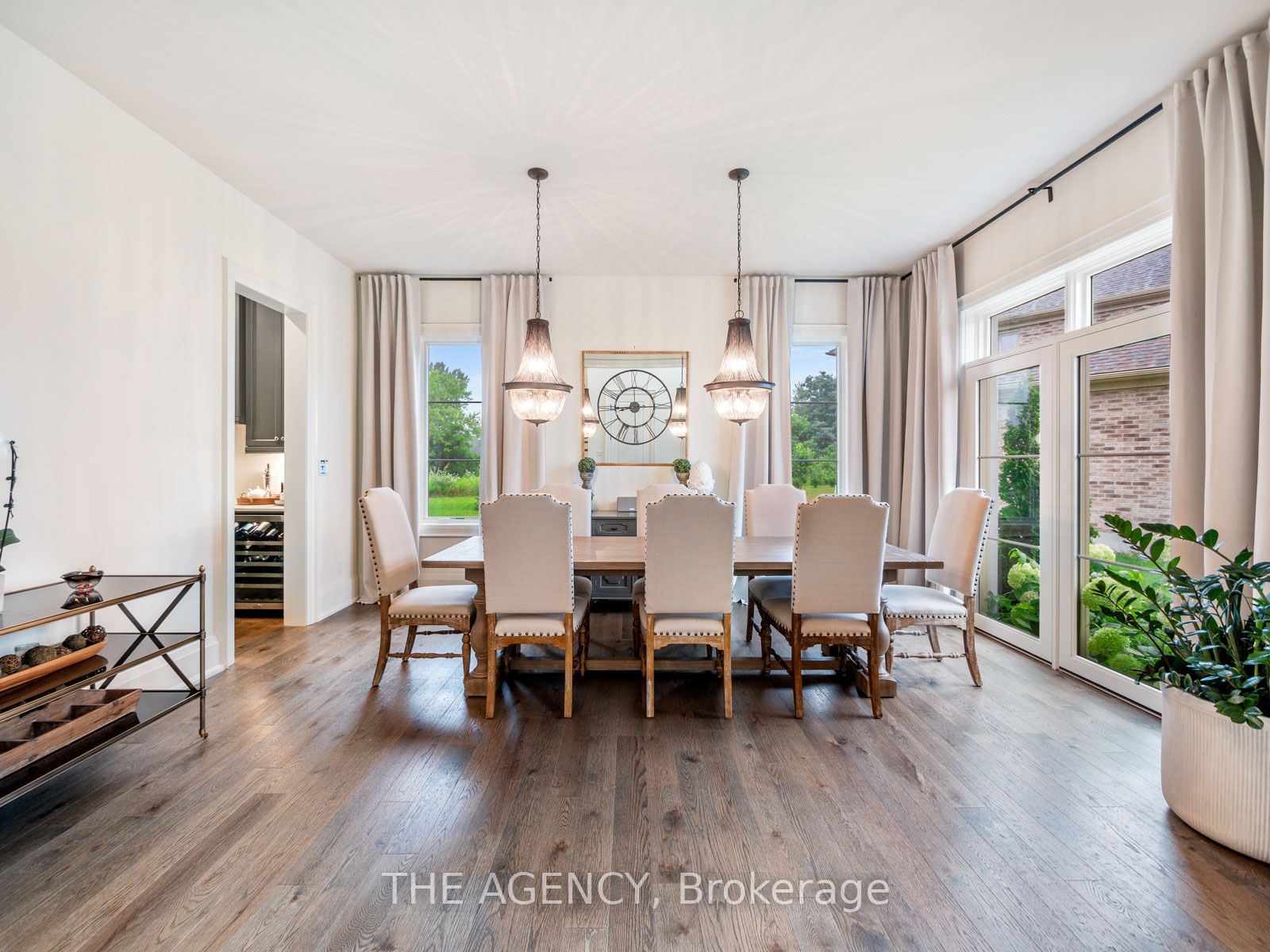 643 Regal Pl