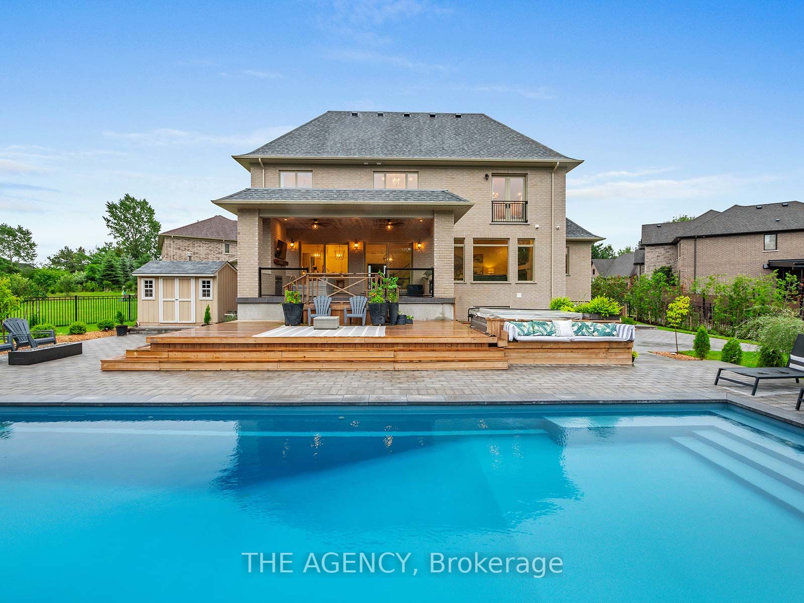 643 Regal Pl