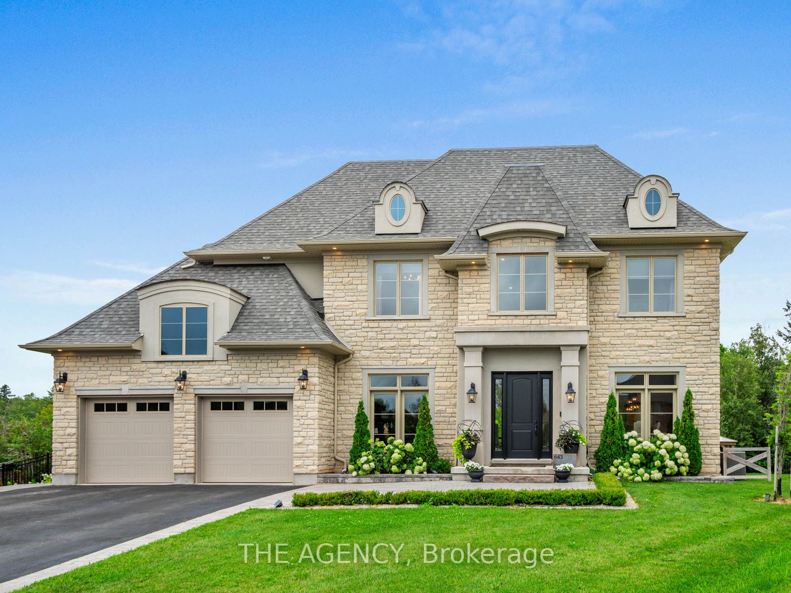 643 Regal Pl