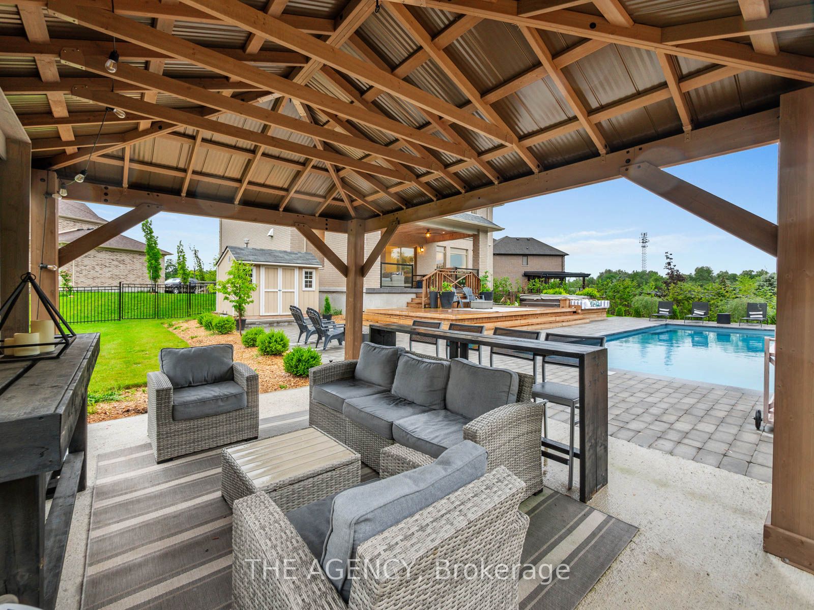 643 Regal Pl