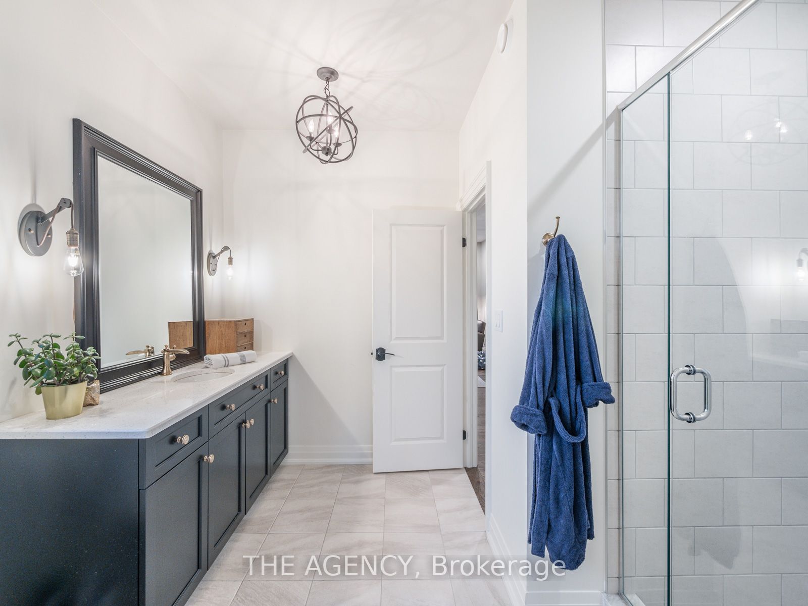643 Regal Pl