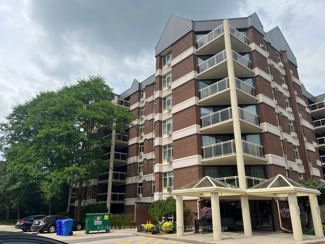 8 Christopher Crt, #307