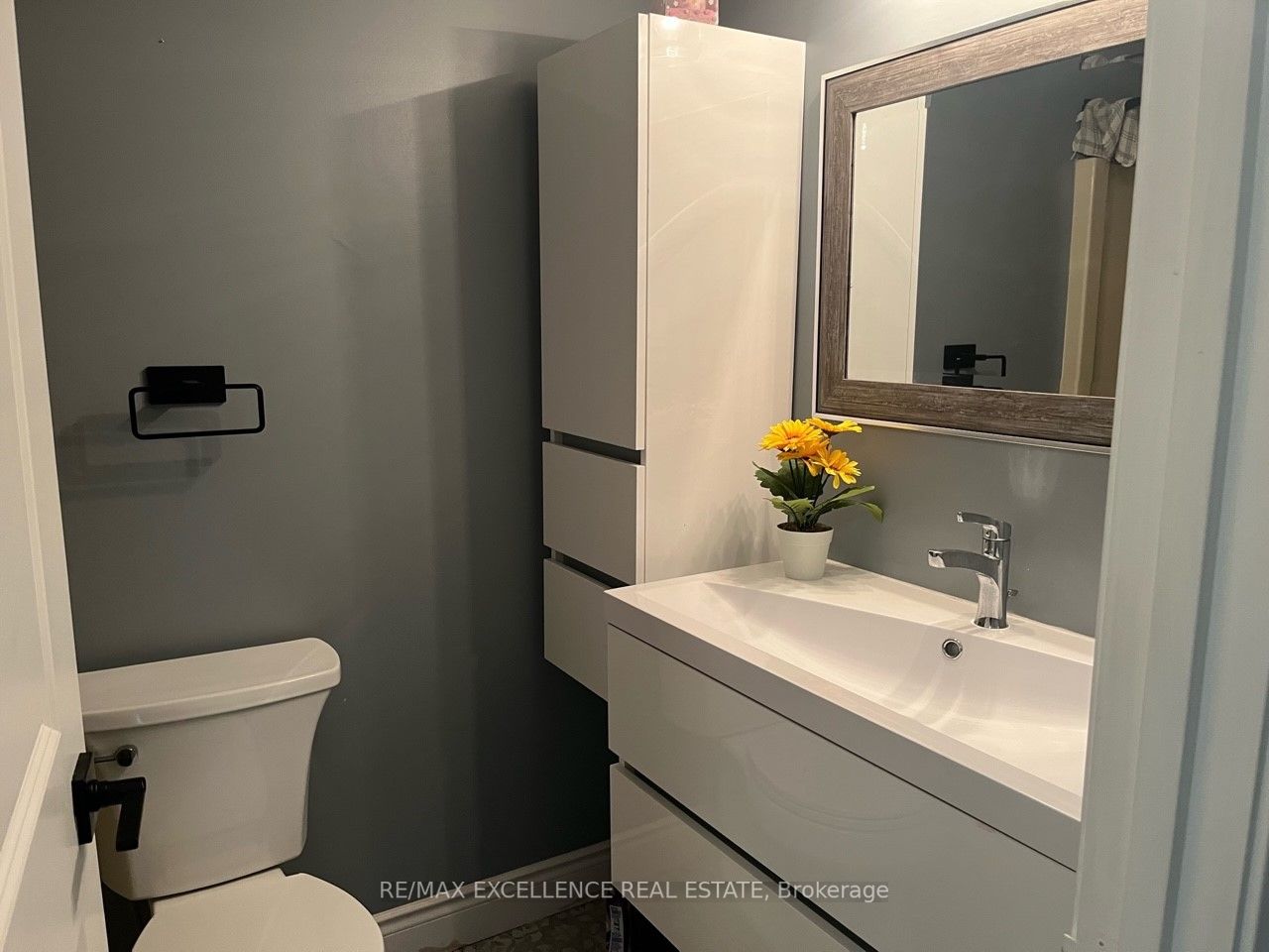 8 Christopher Crt, #307