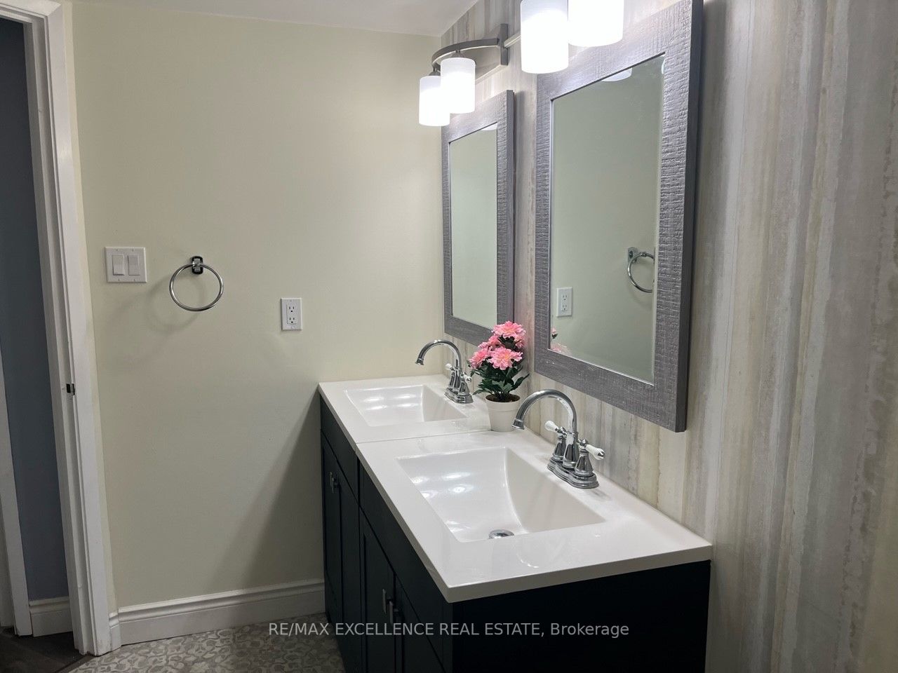 8 Christopher Crt, #307