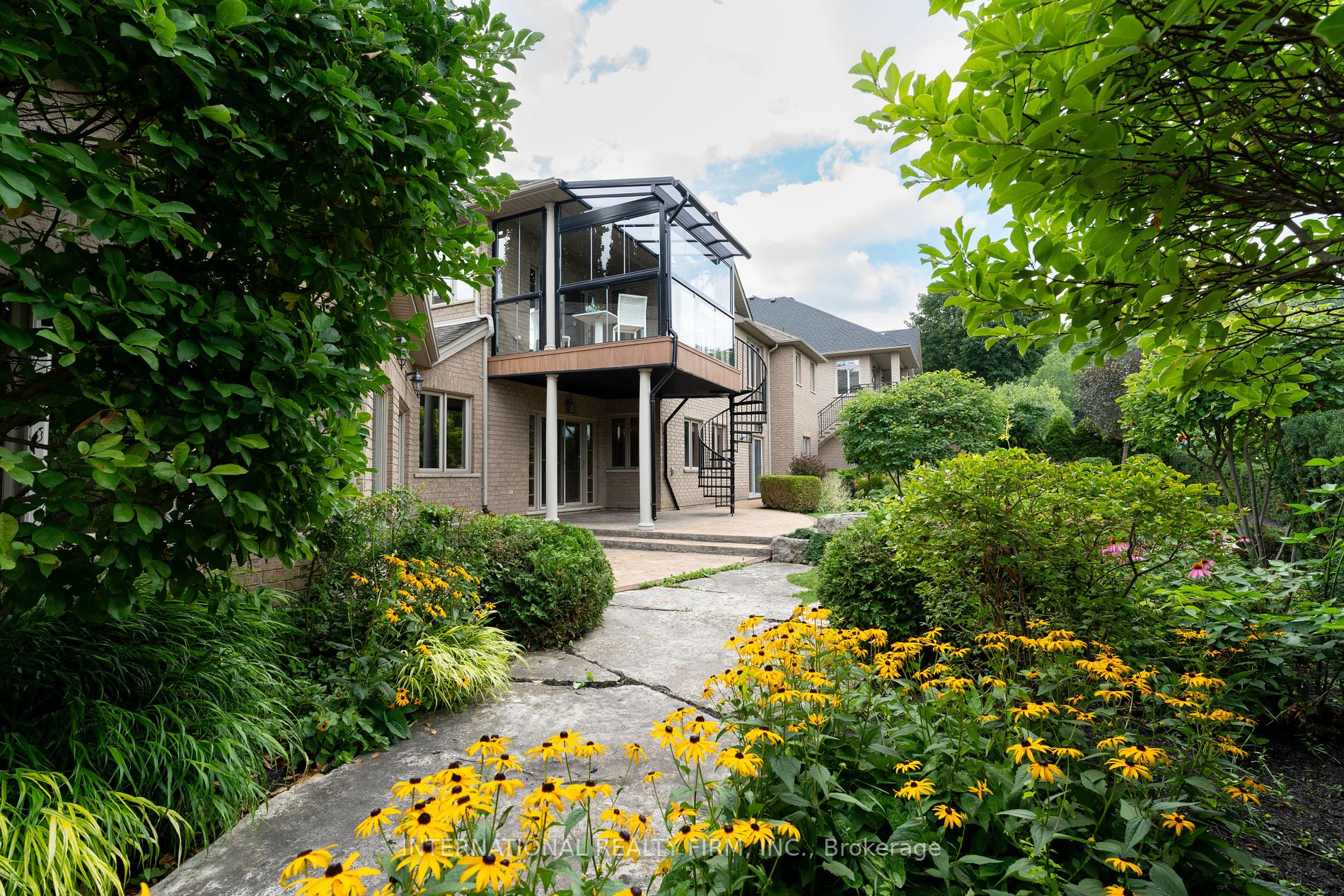 18 Connor Court
