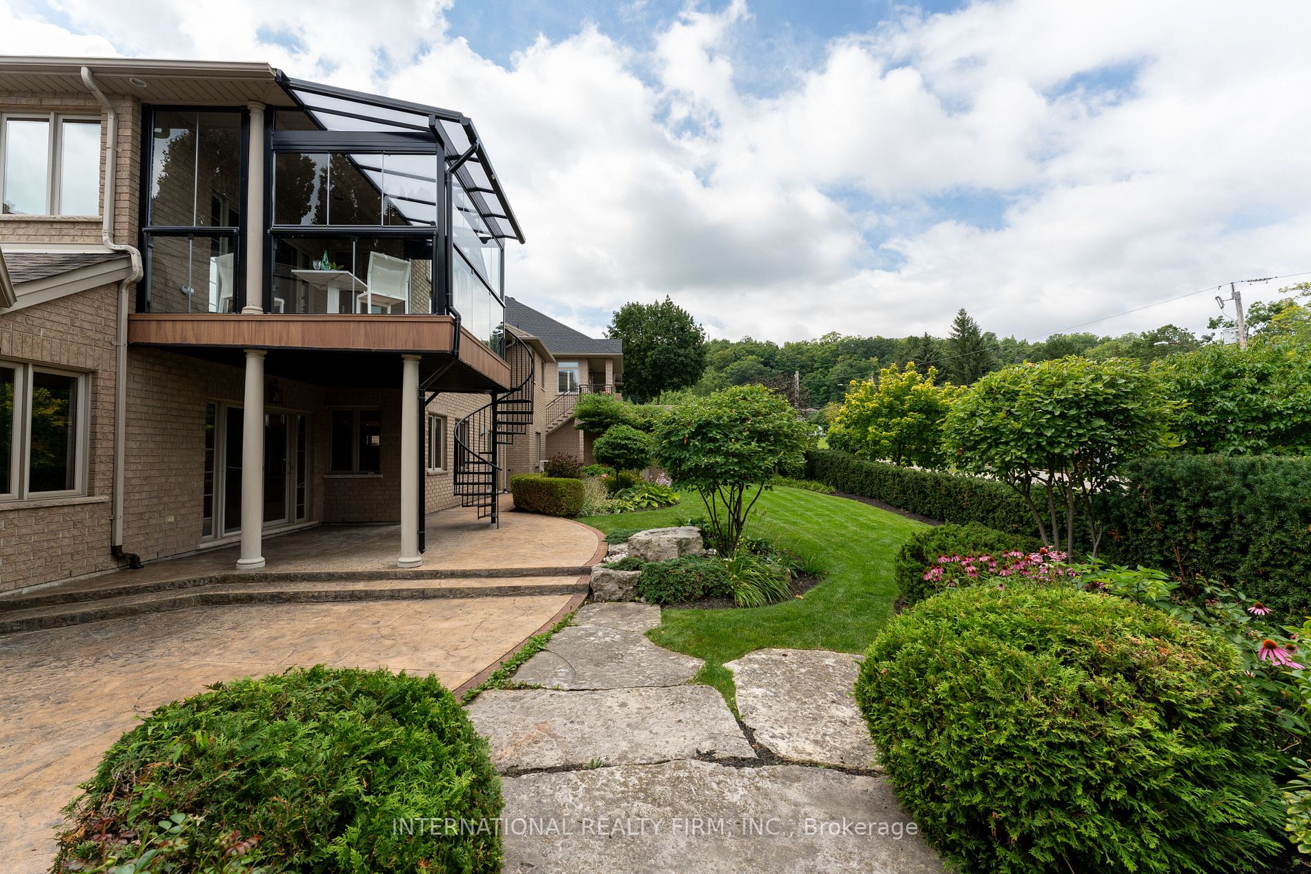 18 Connor Court