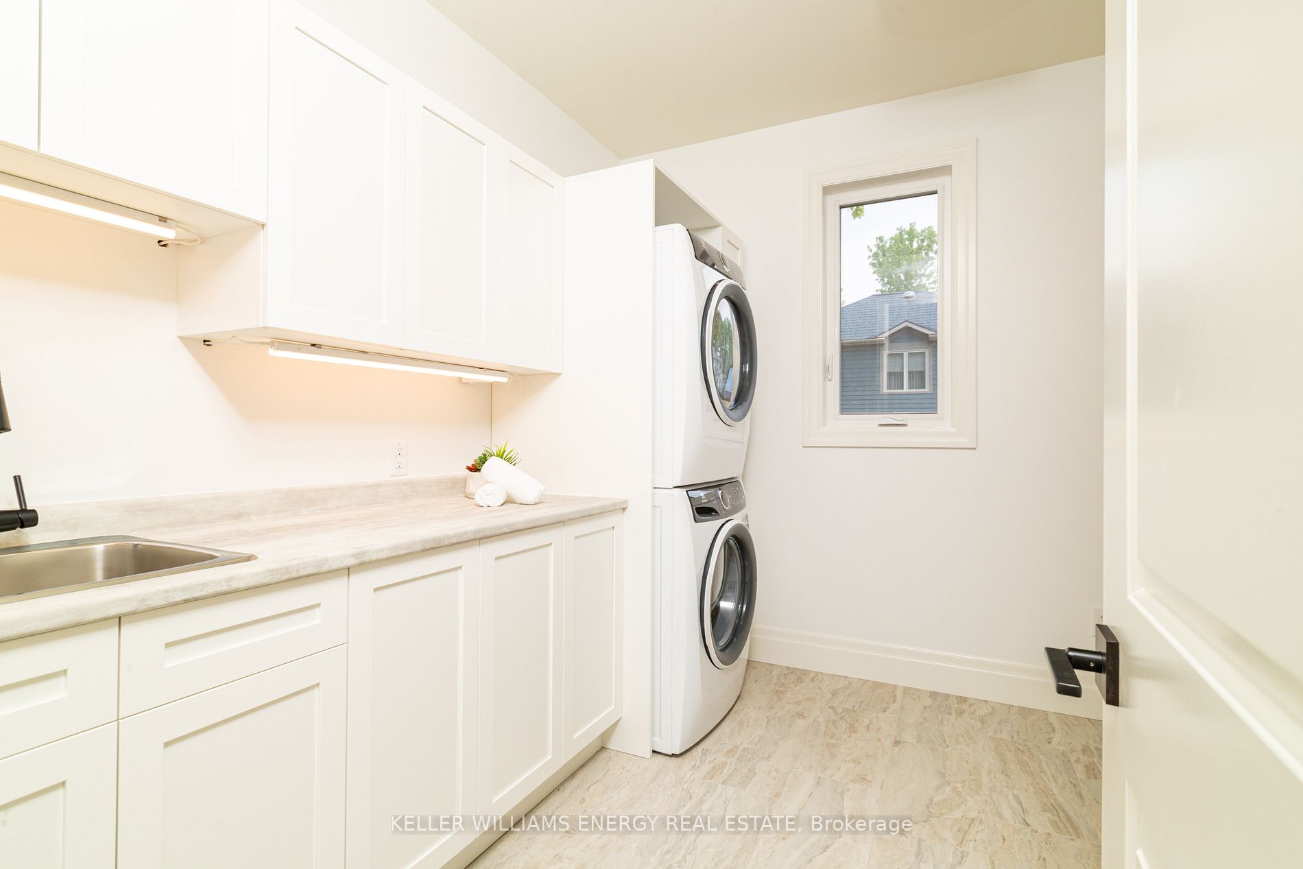 125 Villeneuve Dr