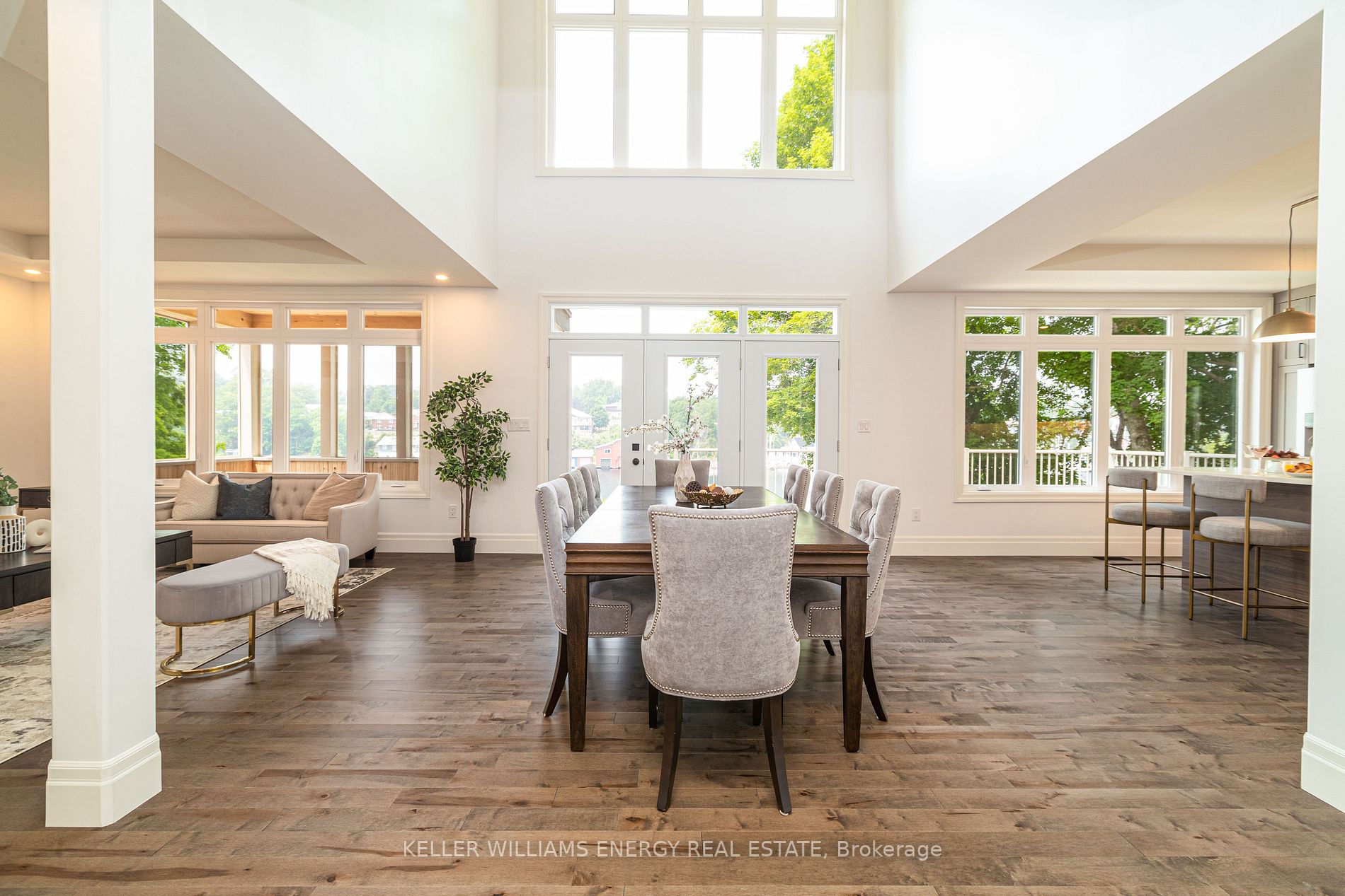 125 Villeneuve Dr