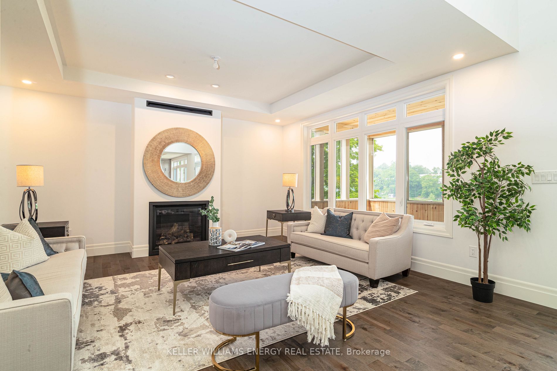 125 Villeneuve Dr