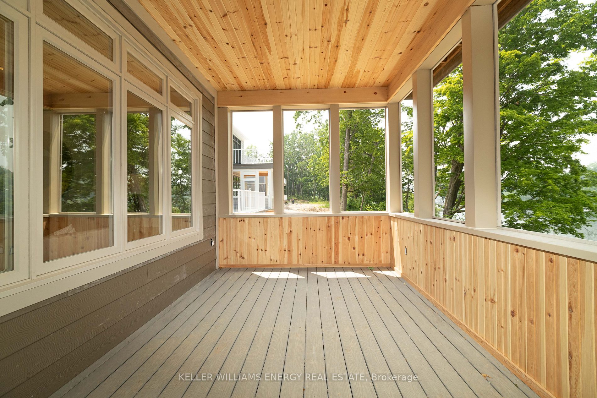 125 Villeneuve Dr
