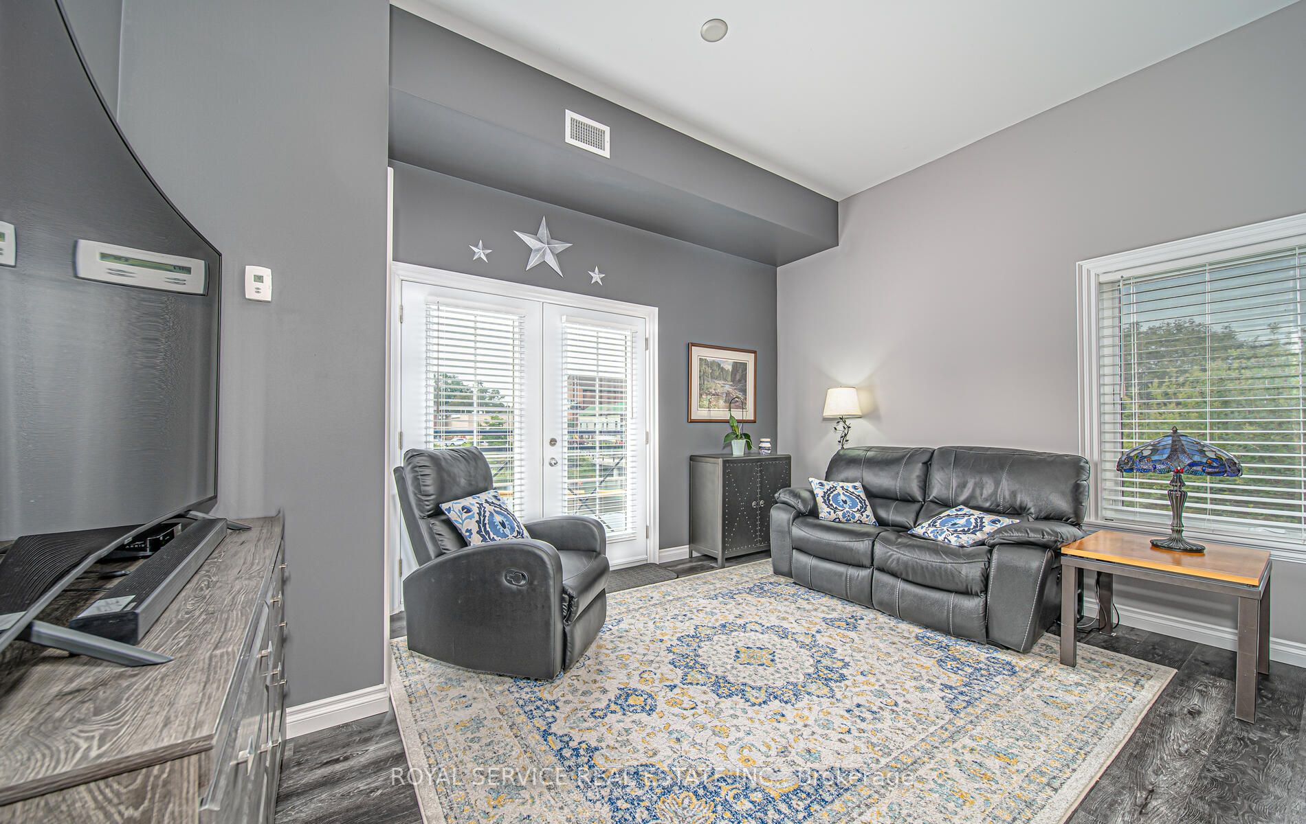 25 King St, #207