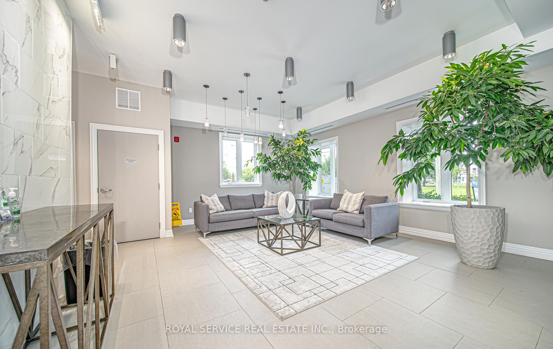 25 King St, #207